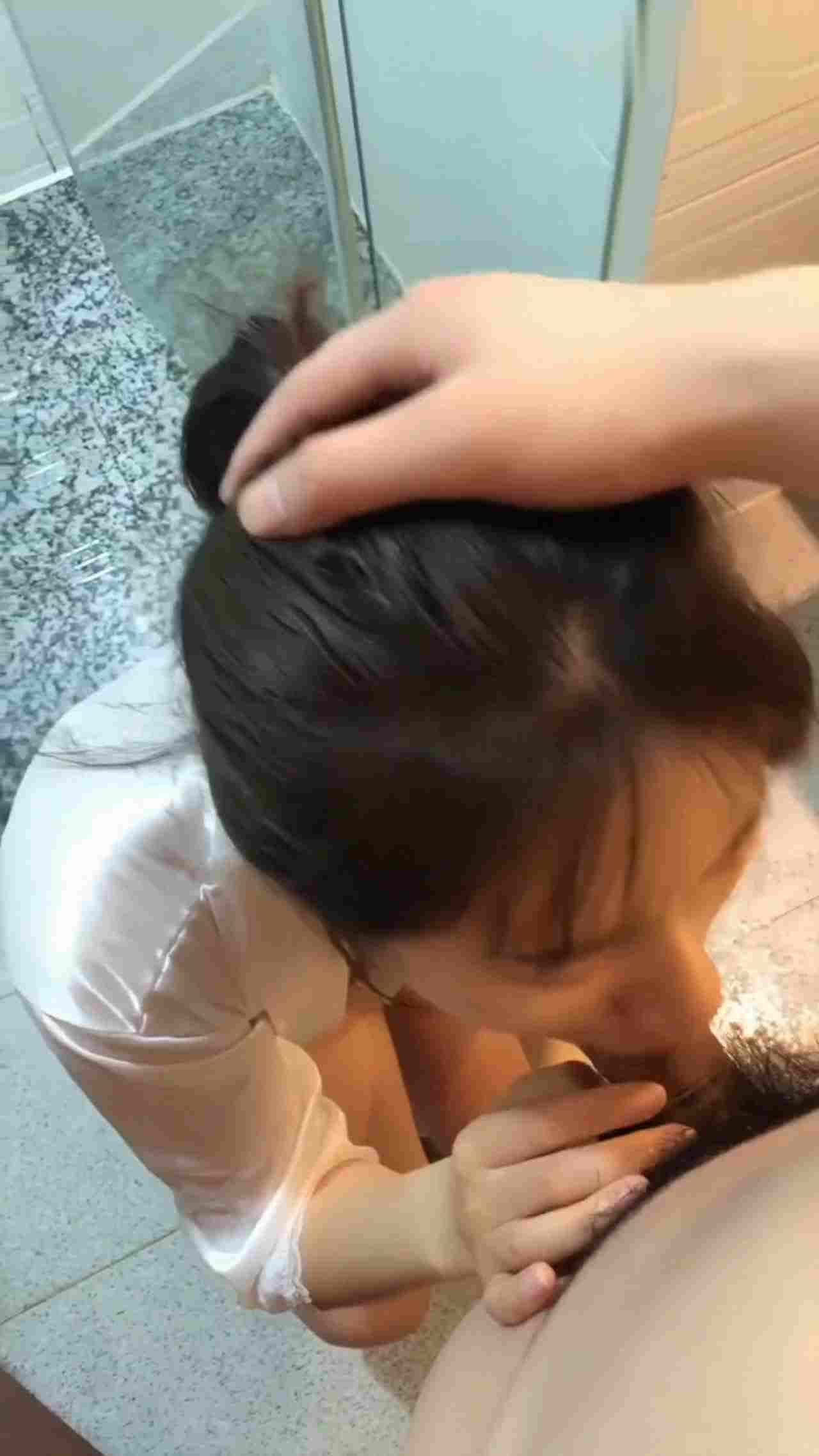  无锡南商学院周添琪吃炮友肉棒 的剧照9