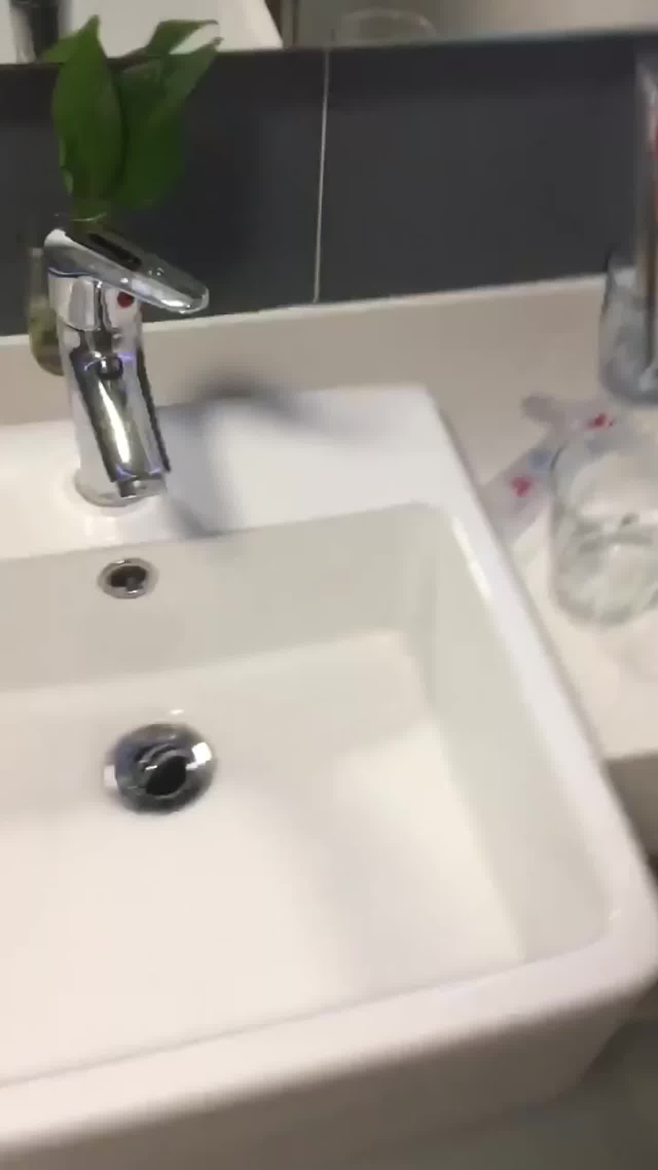  对镜后入素颜女神 的剧照5