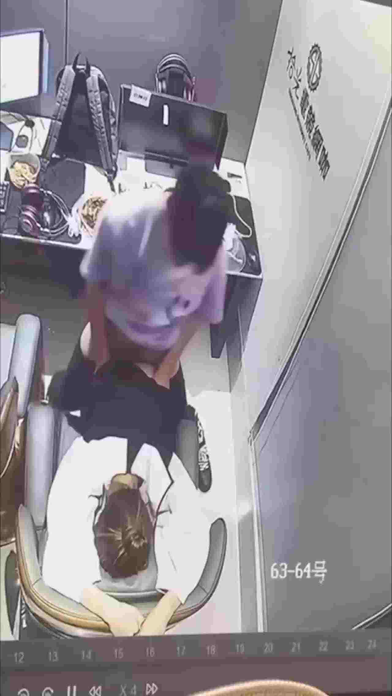  四川一网咖包间情侣直接开啪，监控放出后该网咖瞬间成为打卡地 的剧照6