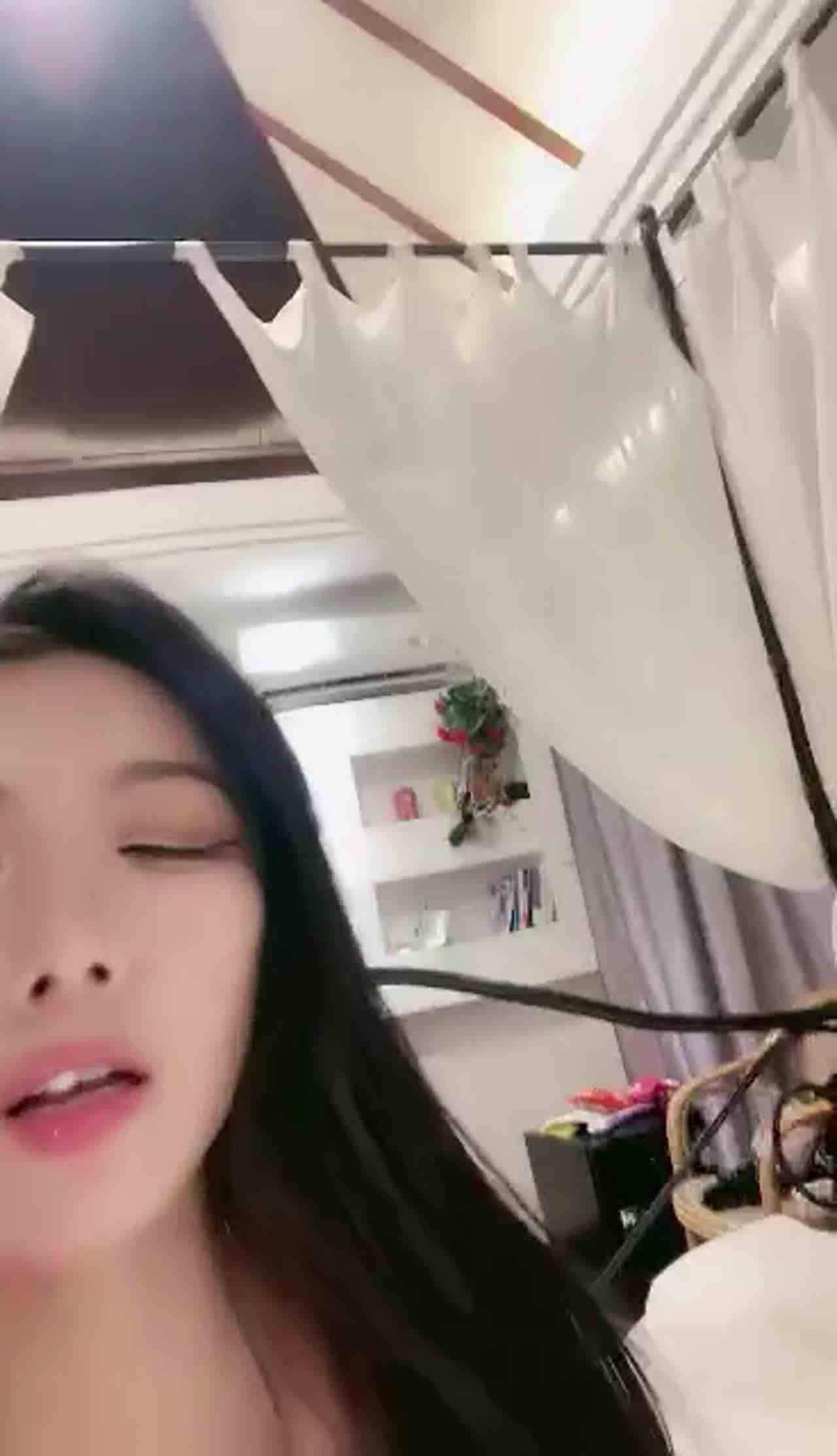  顶级车模【小葡萄】女神被榜一大哥无套内射喊爸爸求操 的剧照8