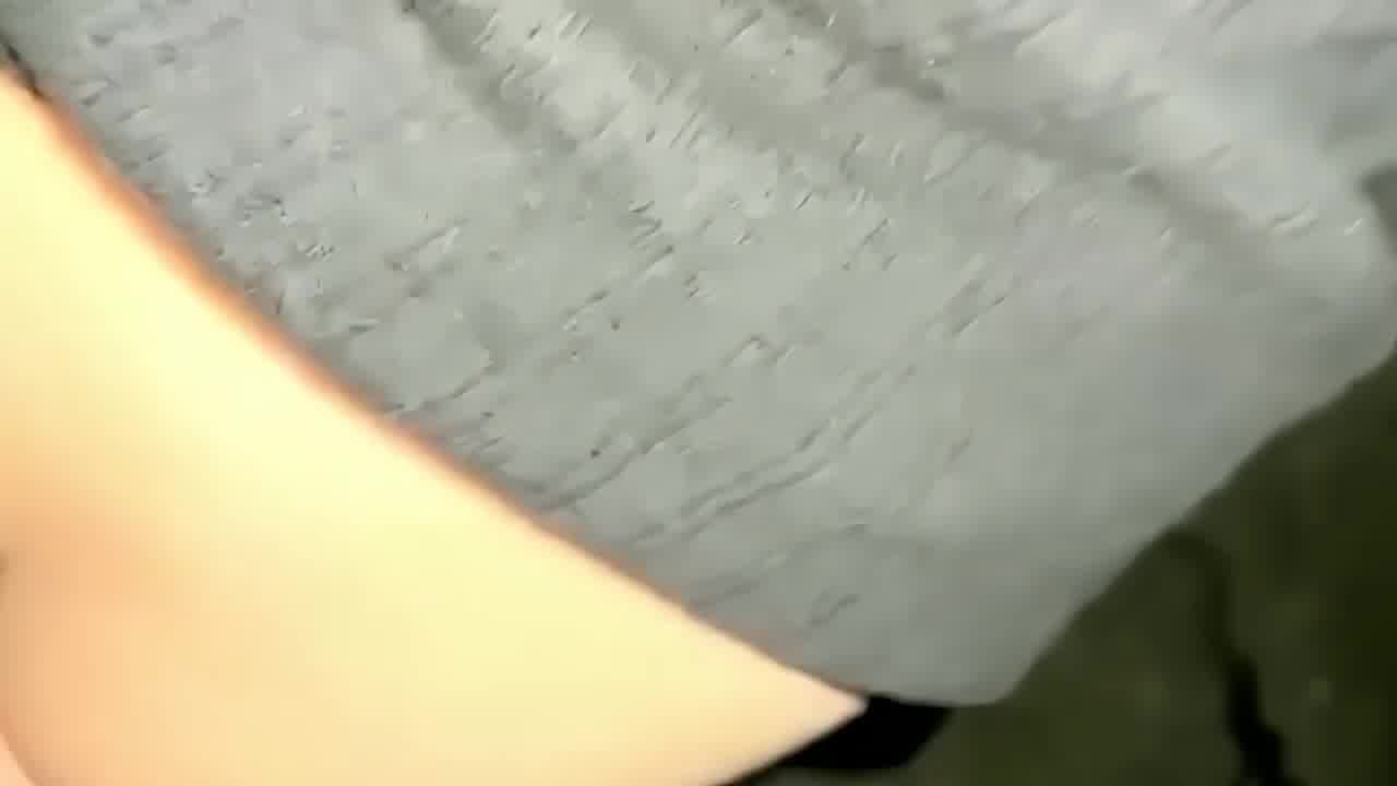  杭州夜间行走的高跟大长腿，一路淫语对白，桥下滋尿深喉后入 的剧照9