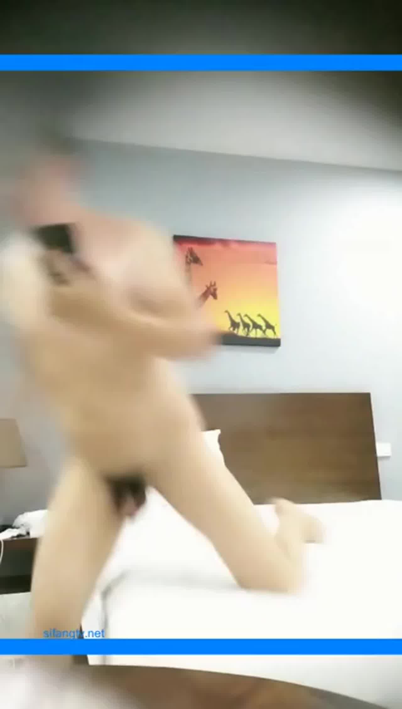  野狼出击 网约老公外出务工刚结婚的小少妇兼职赚钱宾馆啪啪 的剧照3