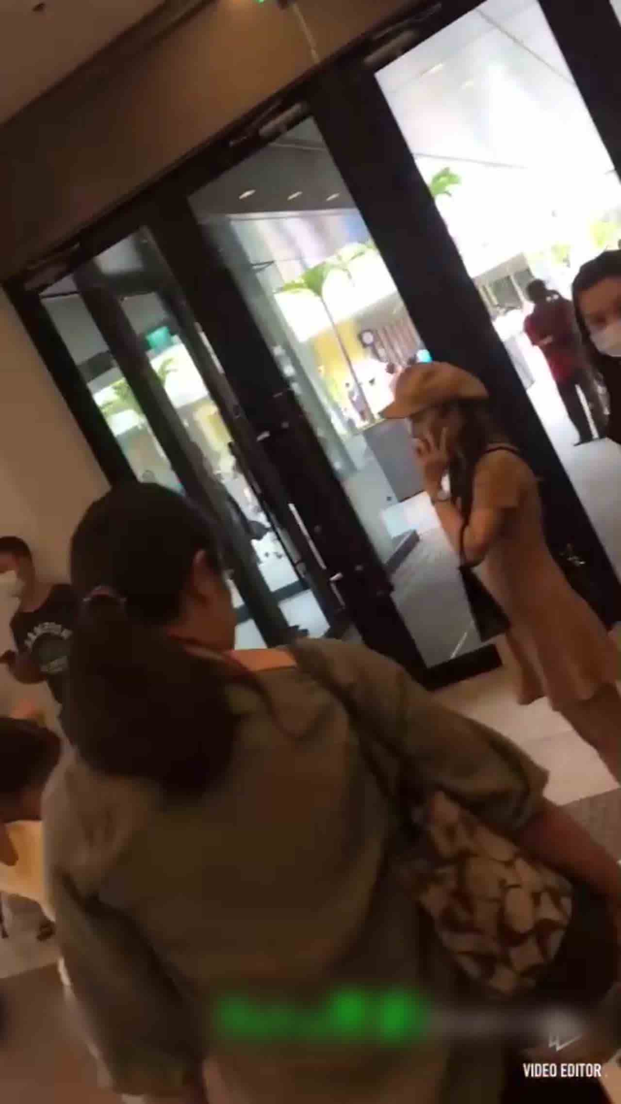  FB正妹网红被狼友跟拍 的剧照5