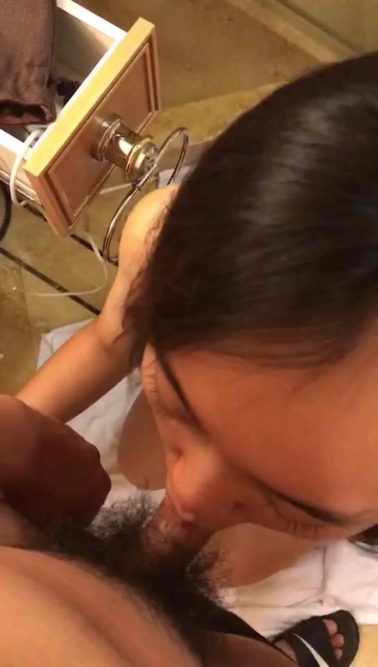  素颜小母狗口爆 的剧照10