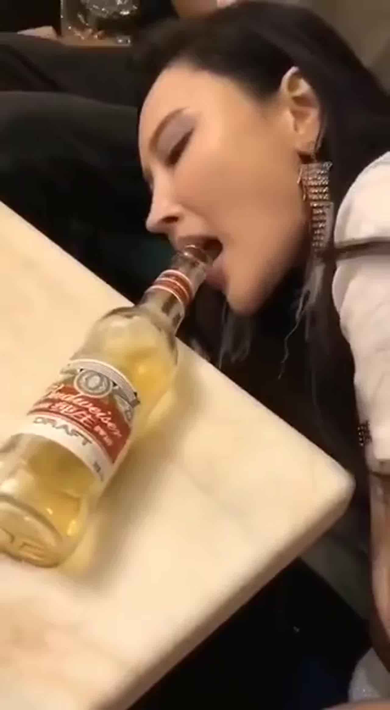  如果你看到这样的女人，请好好对她，因为她可能什么姿势都会 的剧照4