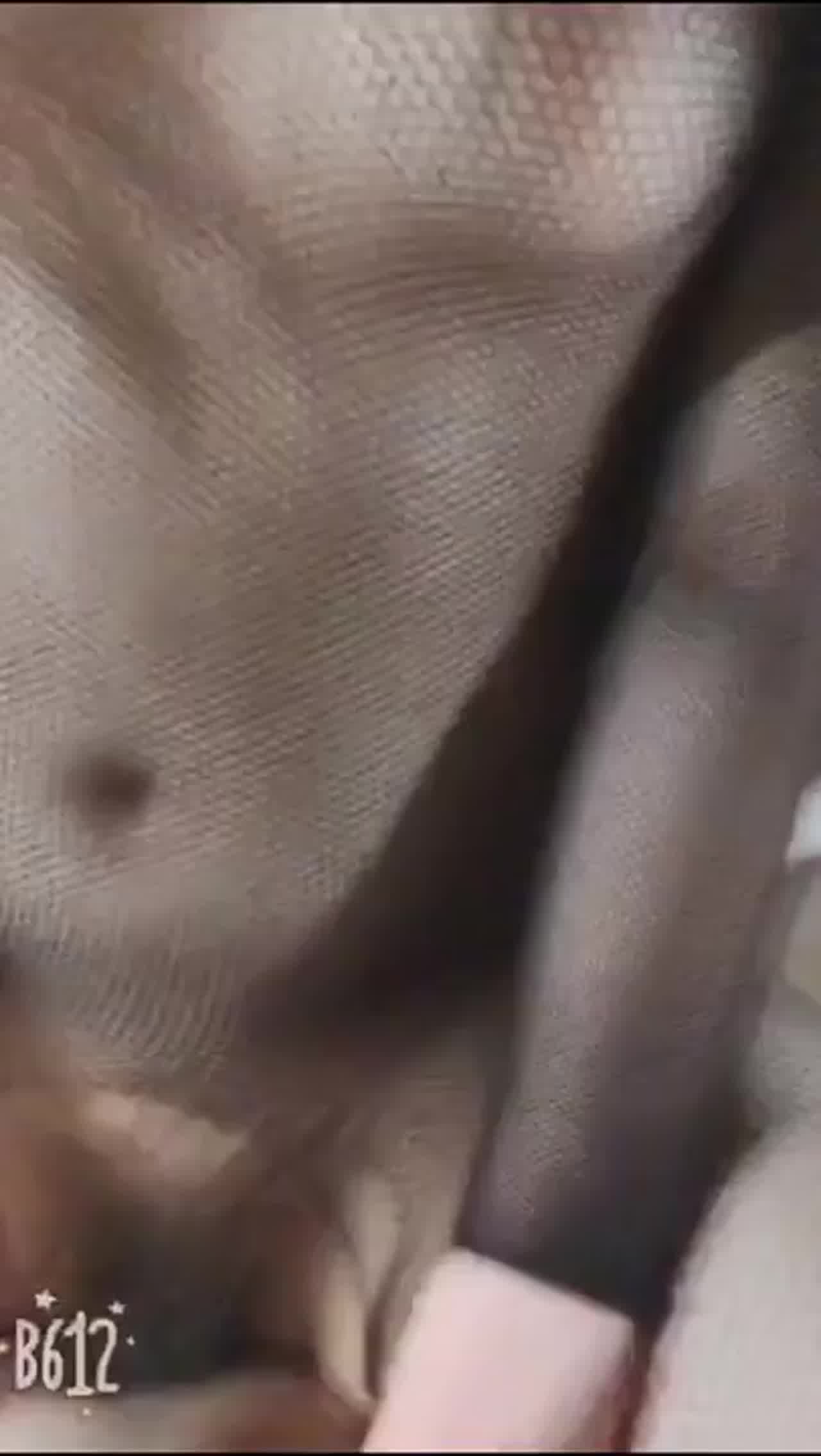  人前庄重的气质美女老师，原来在床上特别骚特别浪 的剧照5