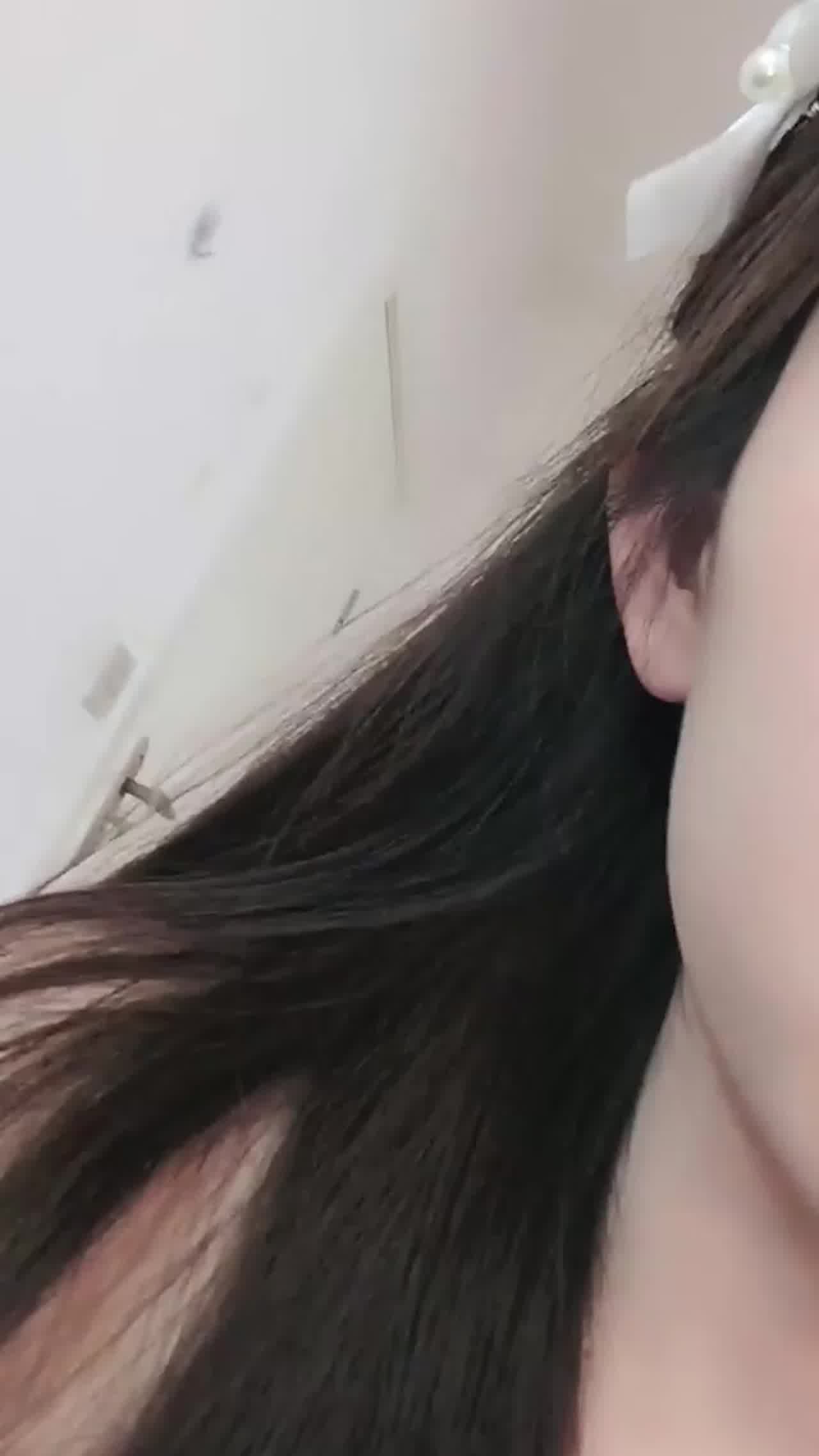  下海终于大方露粉逼，好羞耻，大眼睛颜值很高级的名媛，全身粉嫩前凸后翘 的剧照1