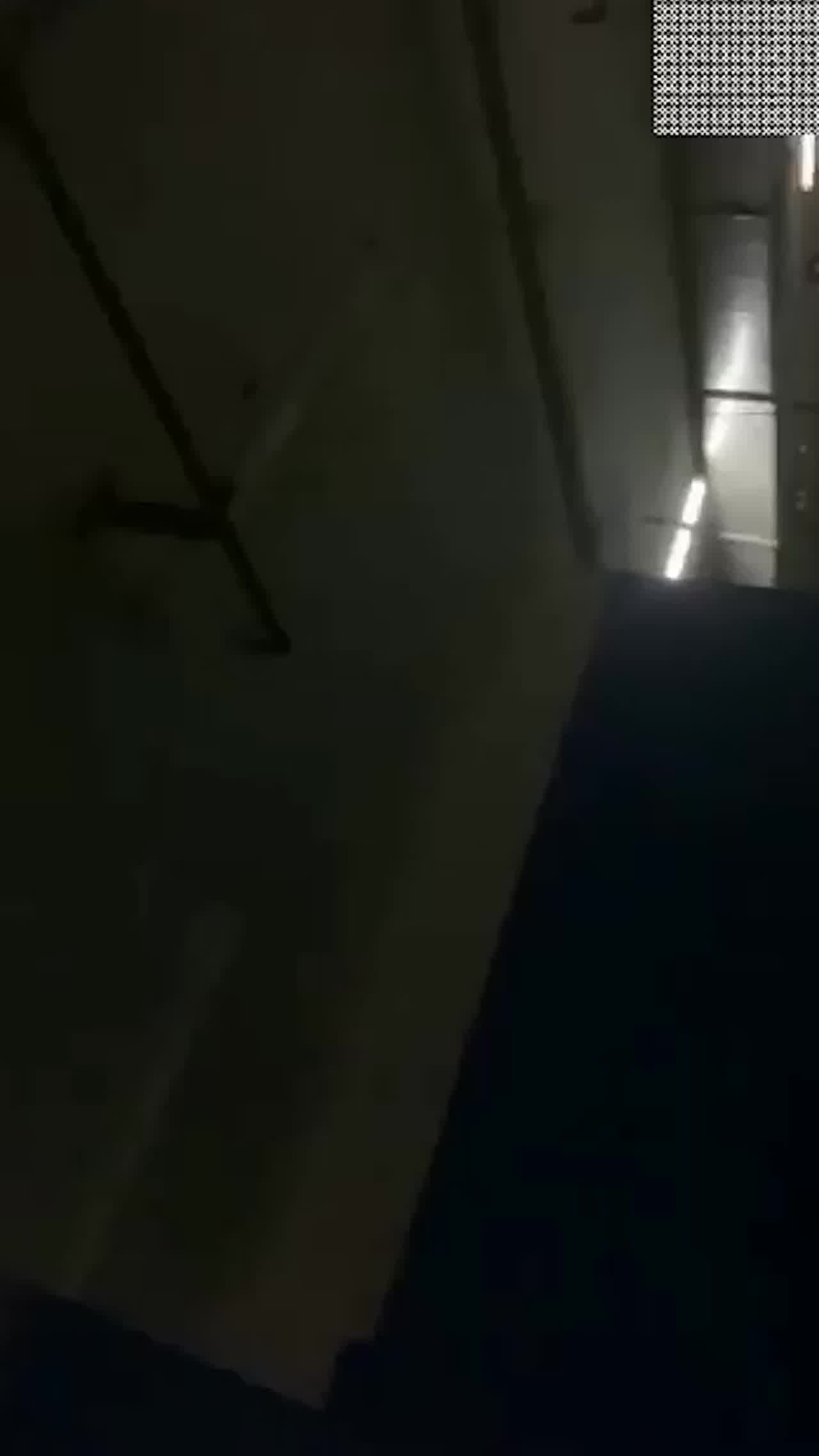  10分钟开始 骚逼想出去钓凯子 结果被灌醉丢在停车场轮奸 的剧照7