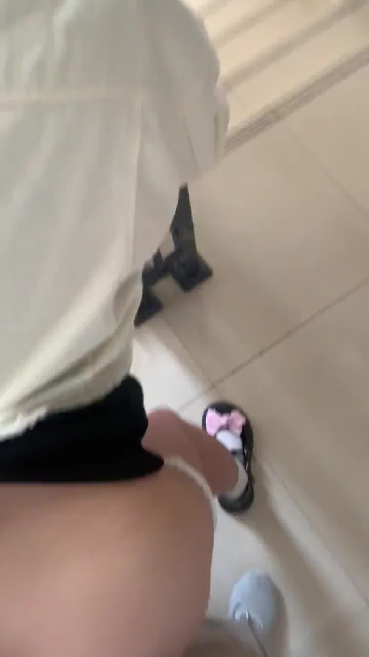  楼梯口后入女友 的剧照2