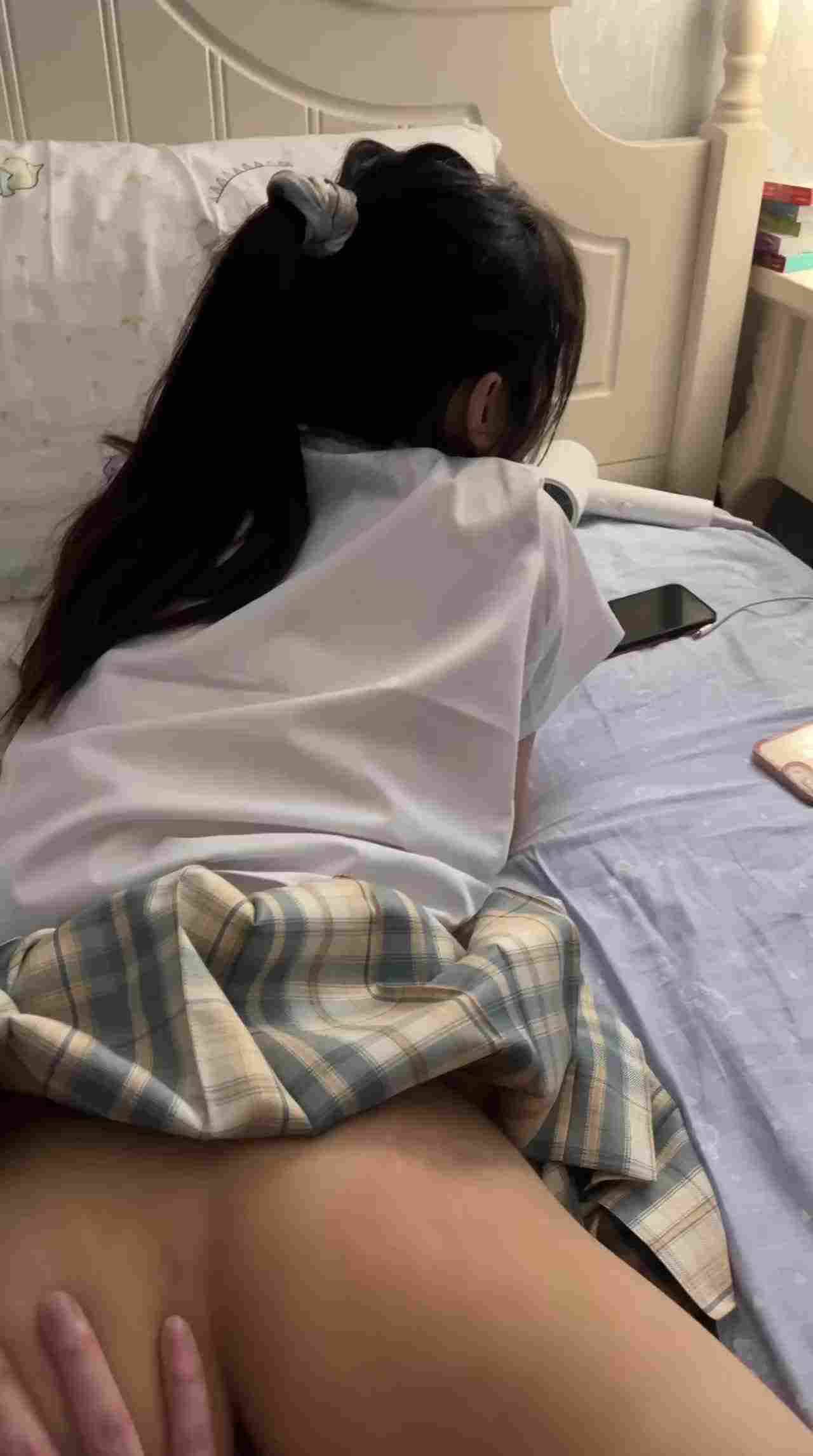  调戏认真学习的妹妹 的剧照3