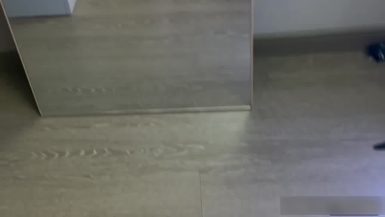  自购推特小二最新-白发反差萝莉，舔鸡巴的表情盯着看，看得出来真爱吃，嫌男主动的慢自己使劲前后扭 的剧照3