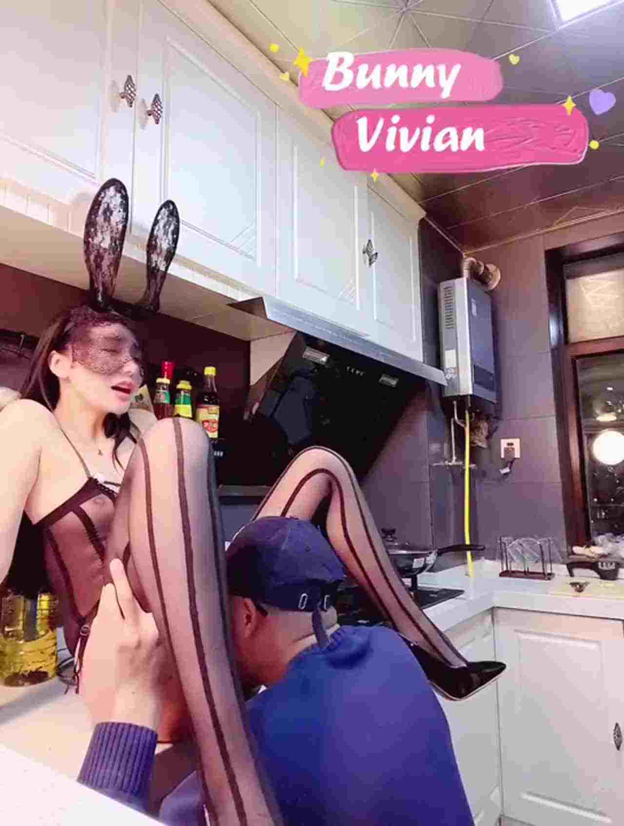  bunny vivian 厨房里的兔女郎 1 的剧照10