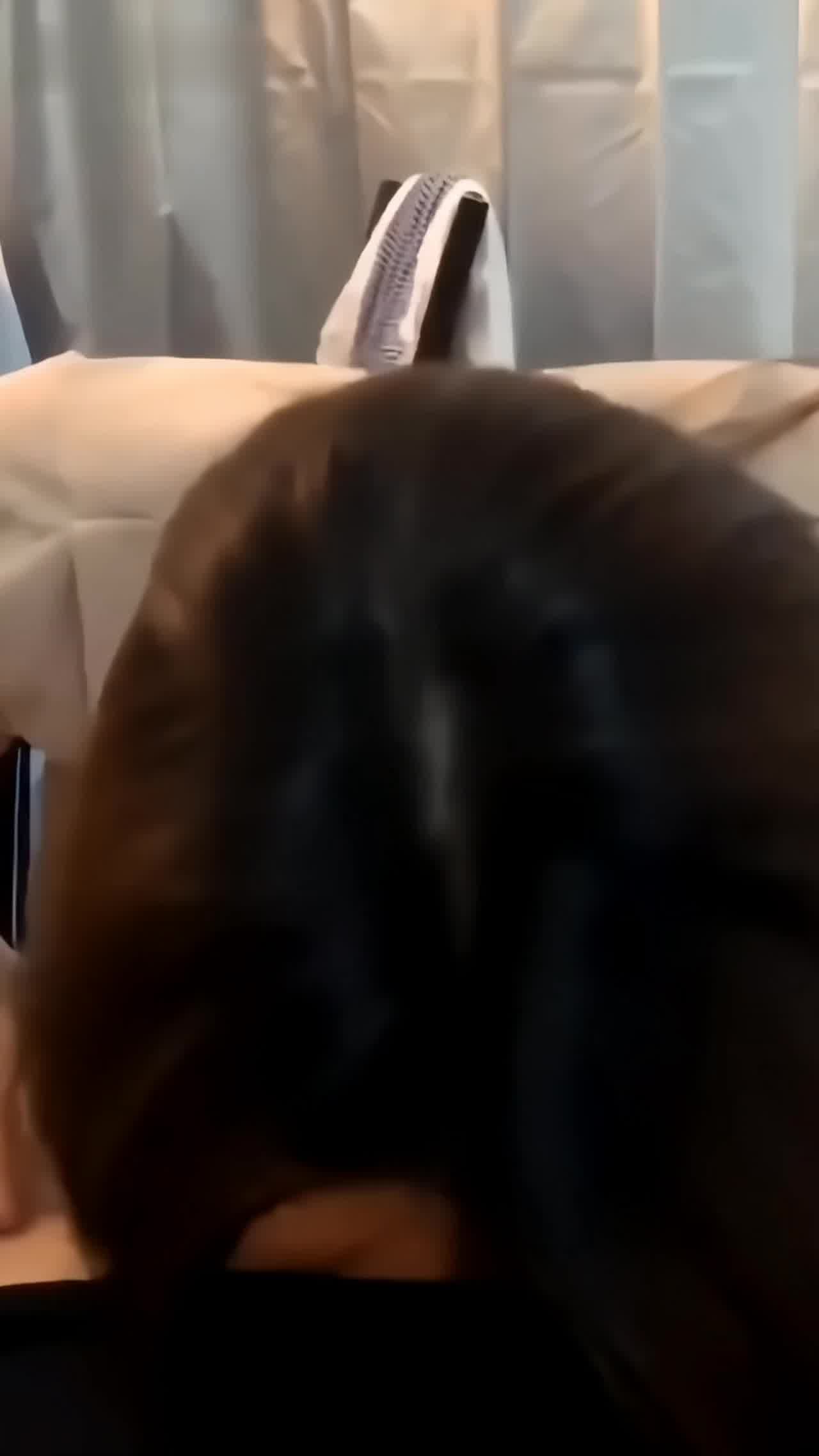  高颜值小骚穴，请他吃肉棒 的剧照4