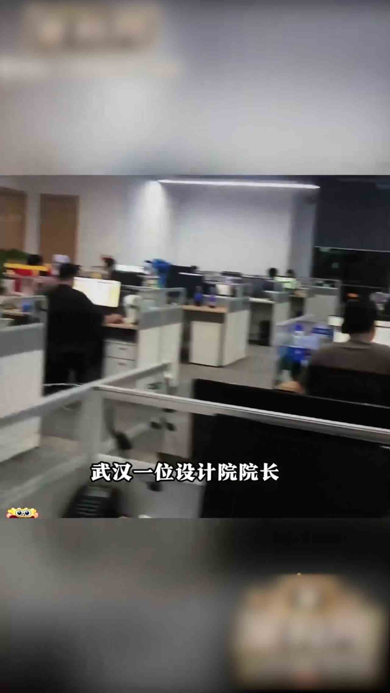  门事件 谋士以身入局 武汉中信设计院院长带员工去ktv团建集体嫖娼 事后院长举报了自己和参与的员工！ 的剧照1