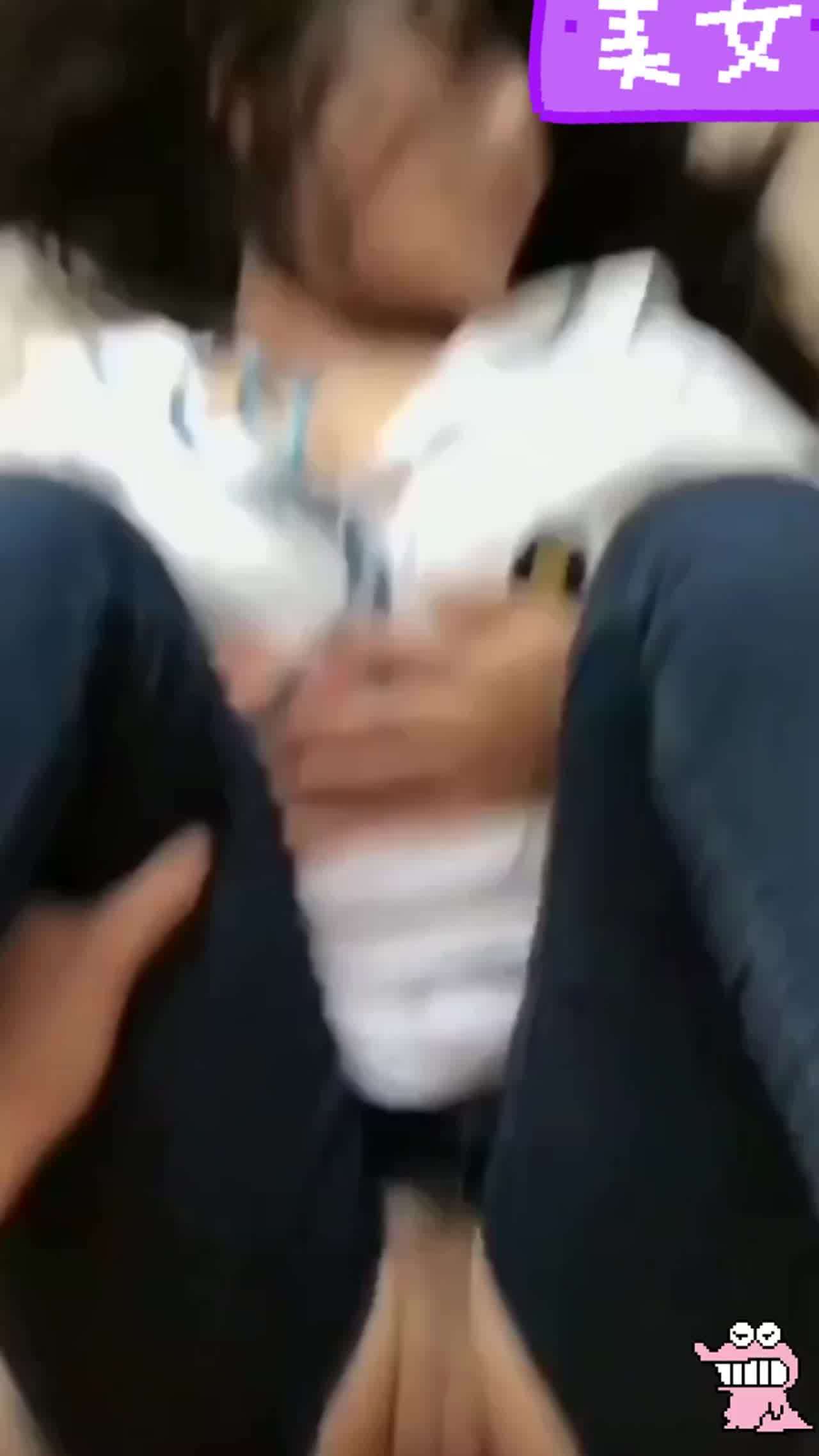  极品馒头逼】谁见谁想 的剧照8