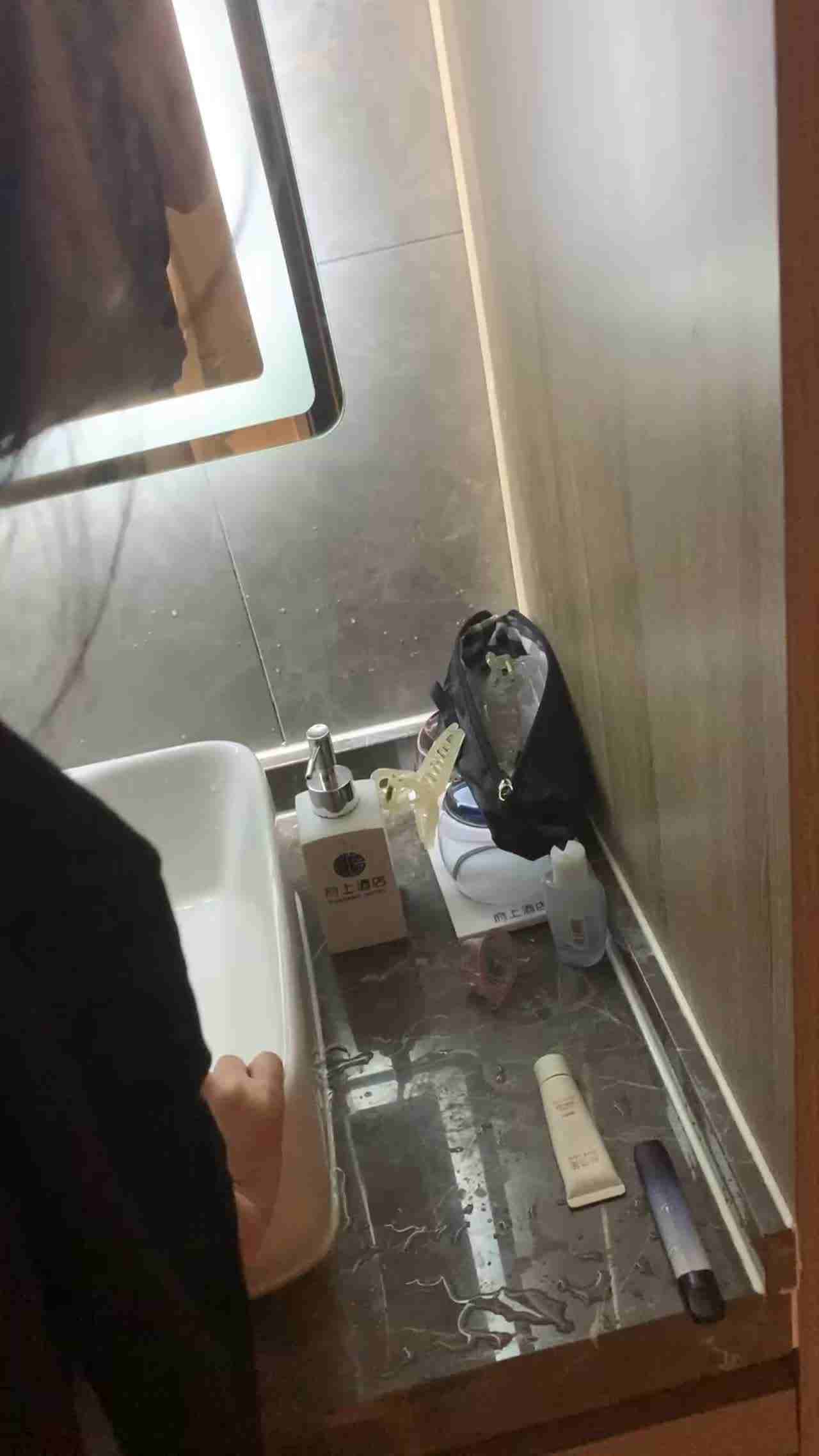  小少妇口活一绝深喉 的剧照10