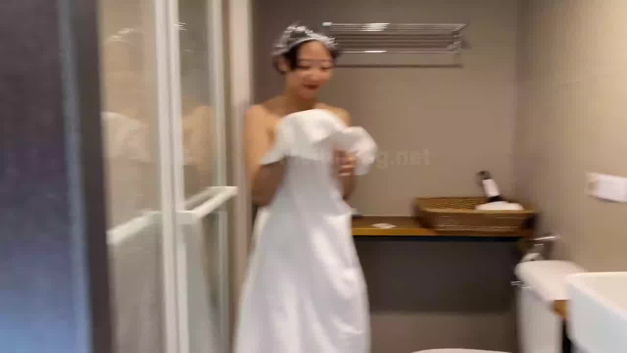  E奶混血正妹酒店与富二代啪 的剧照6