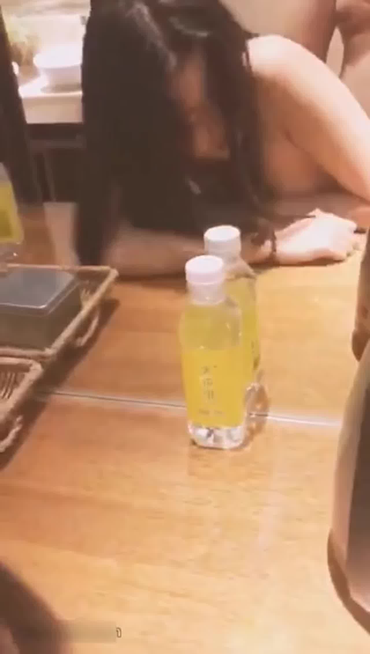  绝美女神抠逼制服诱惑骚气侧漏，看到你被操的样子我就放心了 的剧照1