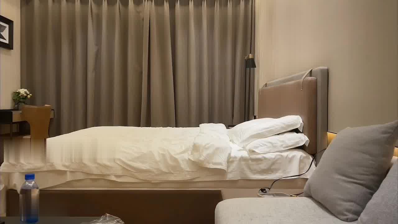  约操05年的东北小美女，大长腿满腿纹身大姐大气质，小胸粉粉的在床上骚声不断 的剧照6