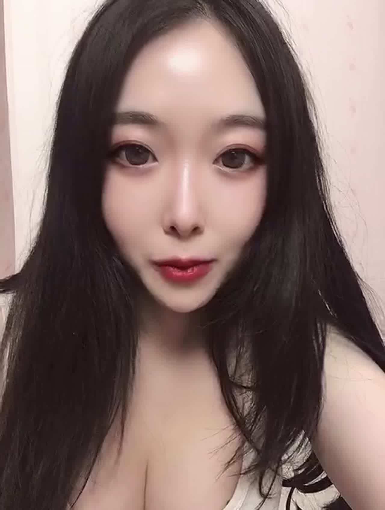  我是梦梦，喜欢我的小哥哥可以多多支持，可深入交流 内容 的剧照8