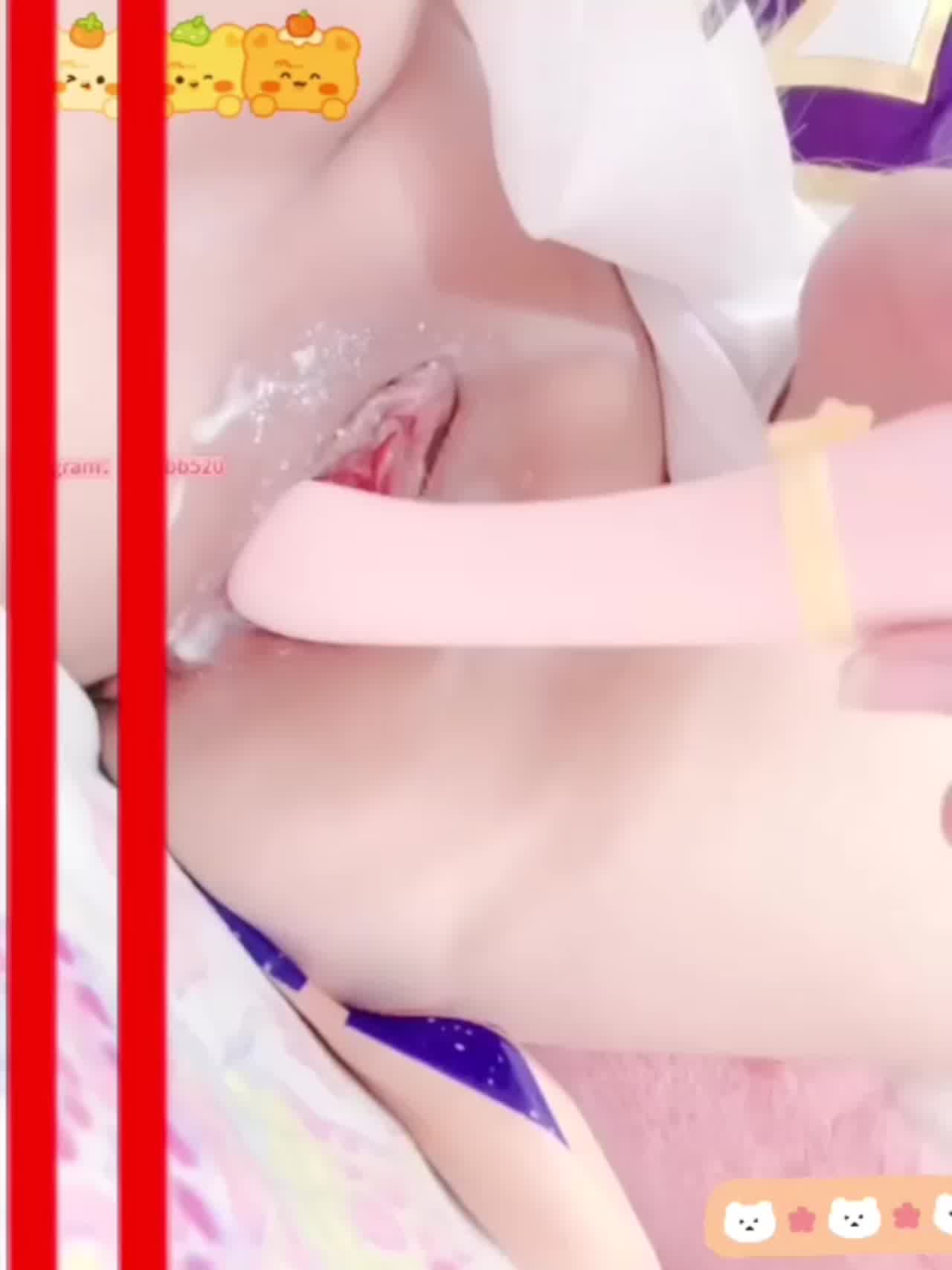  萝莉小仙秀大长腿并用道具玩弄骚穴 的剧照5