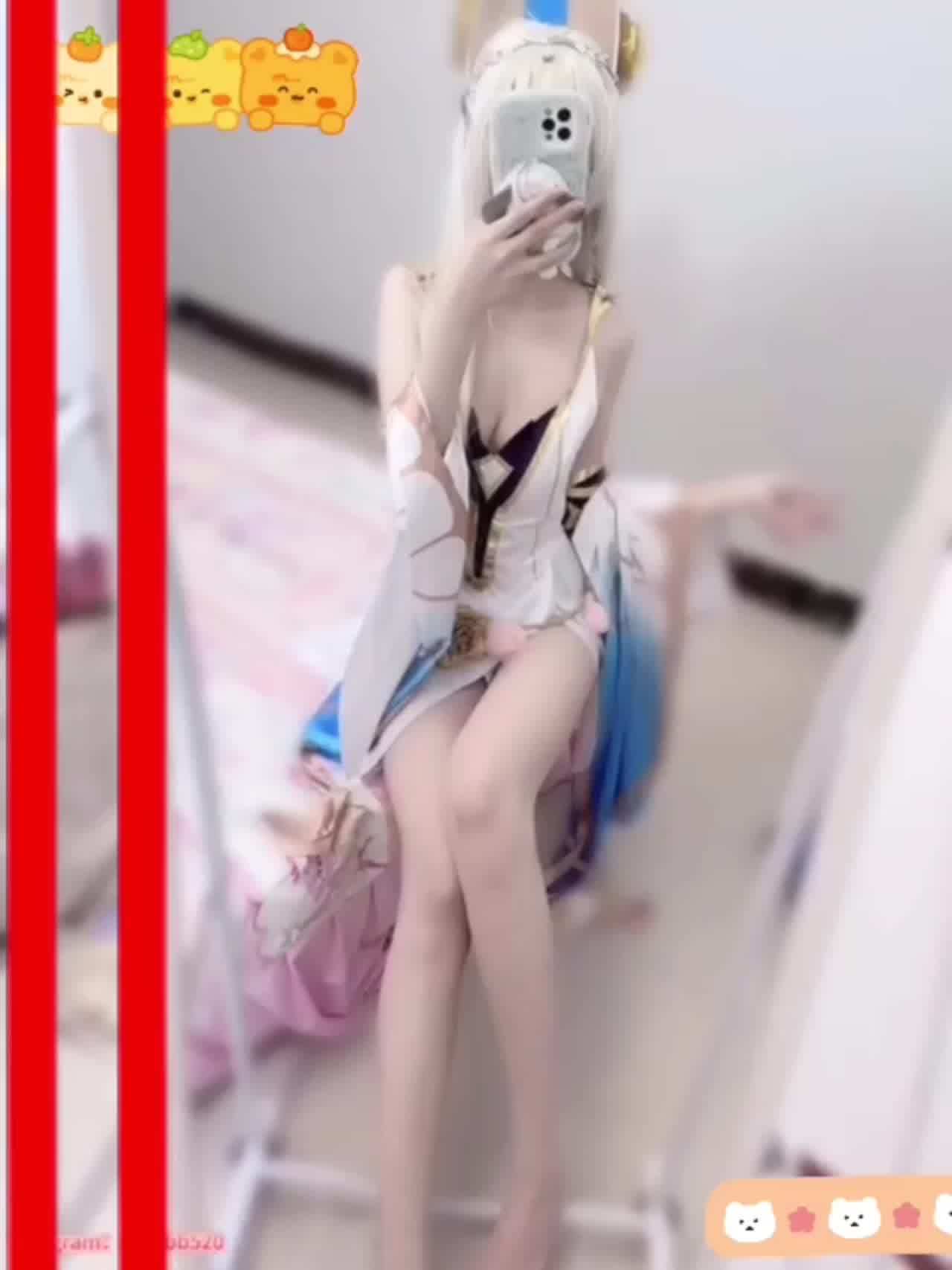  萝莉小仙秀大长腿并用道具玩弄骚穴 的剧照10