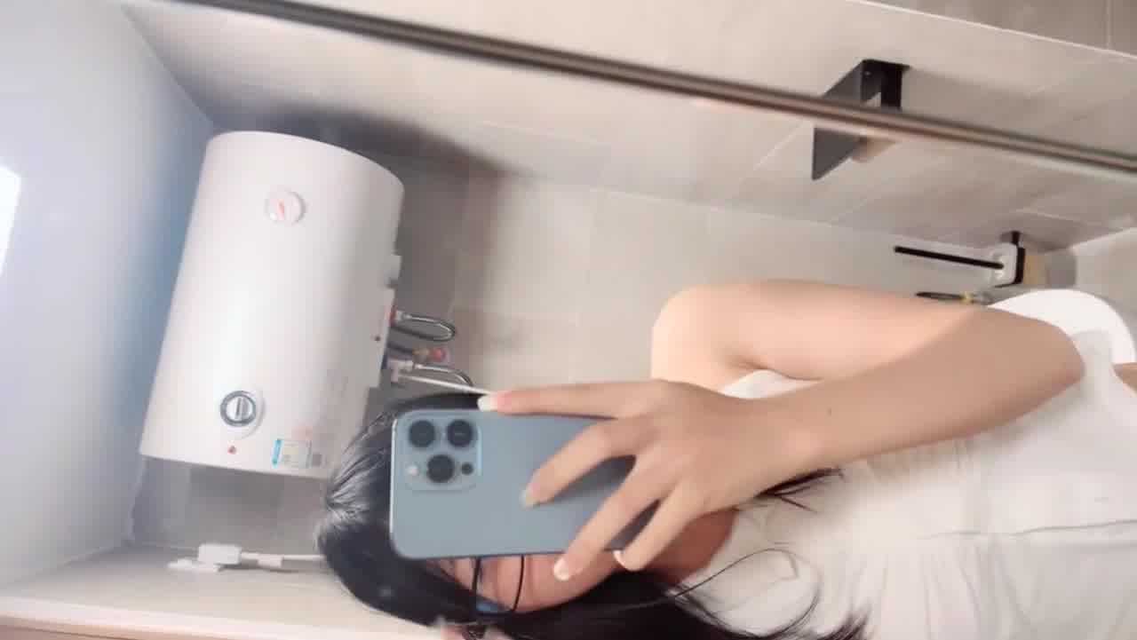  福利姬上线喔 极品御姐能不射吗 的剧照3