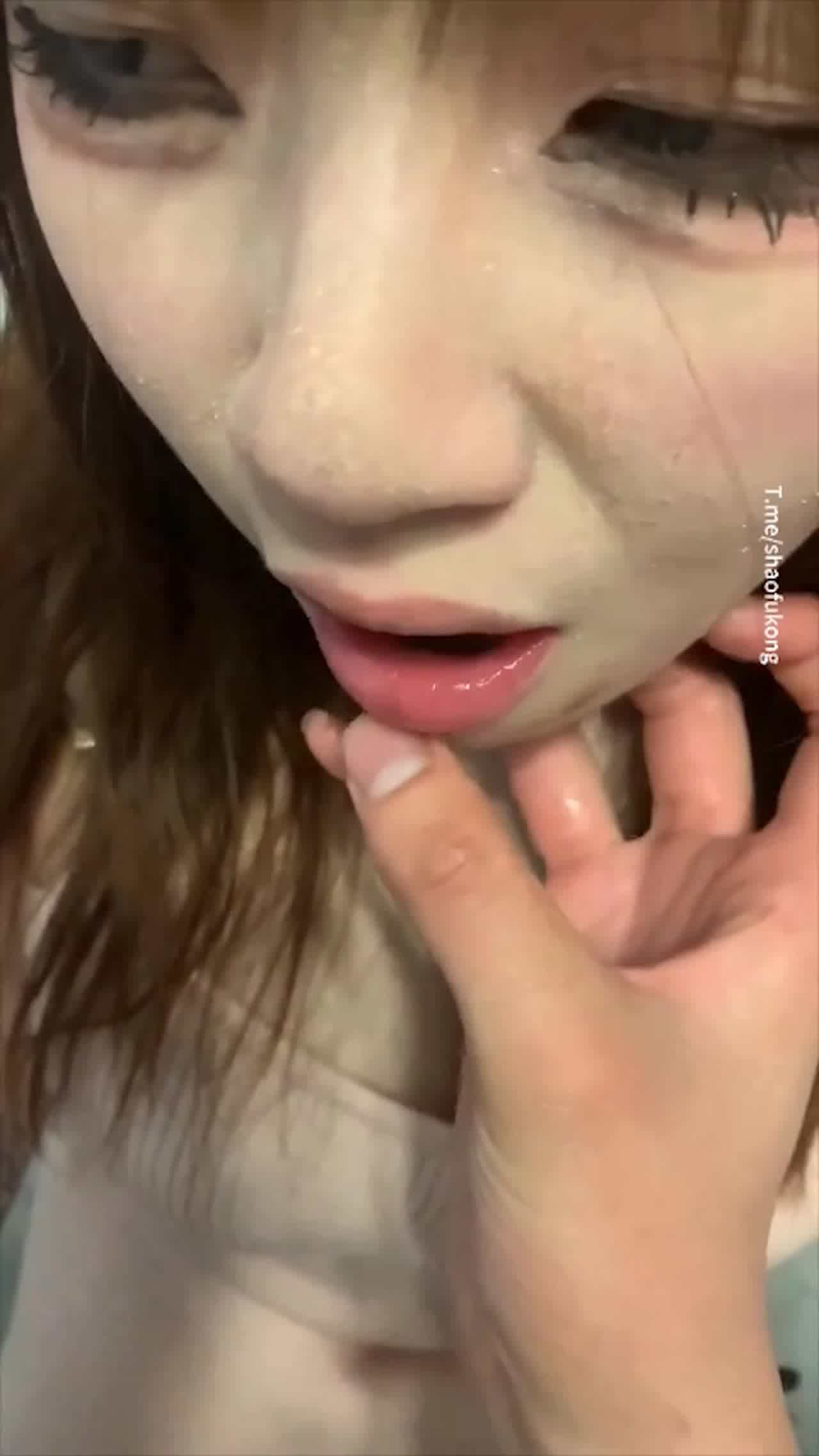  颜射小母狗是我最大的福气 的剧照1