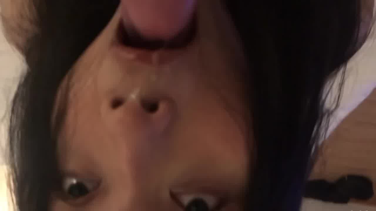  口交深喉弄得满脸都是唾液 的剧照2