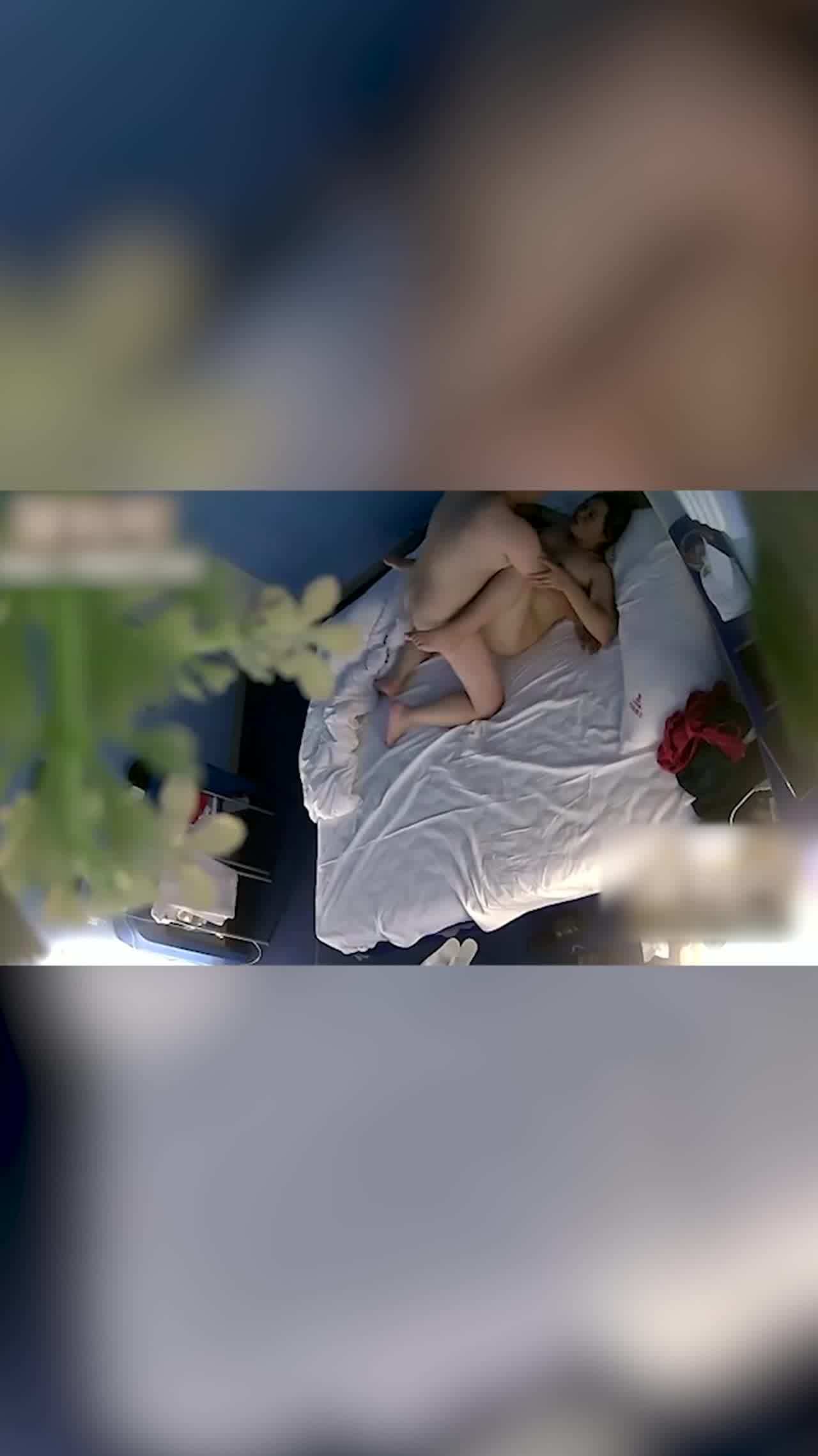  门事件 南京教育局局长胡松 睡了多名女校长女学生不够还指派陪千名女学生与官员陪酒陪睡来巩固自己的仕途 的剧照7