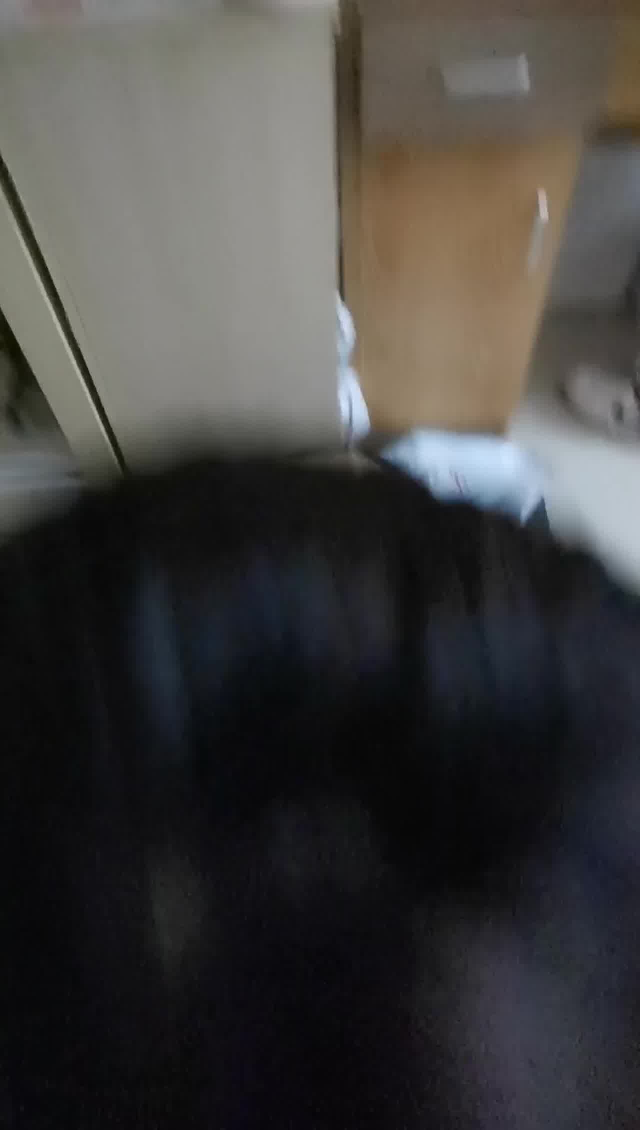  厕所搞完了，又拉我出去玩，太过分了 的剧照3