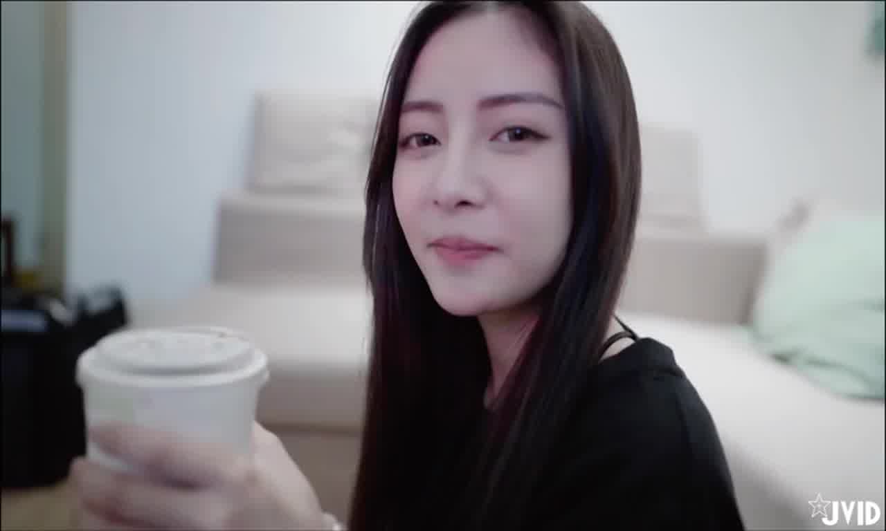  JVID最新解锁极品颜值机车外送员《亲亲》的爱液直送 的剧照6