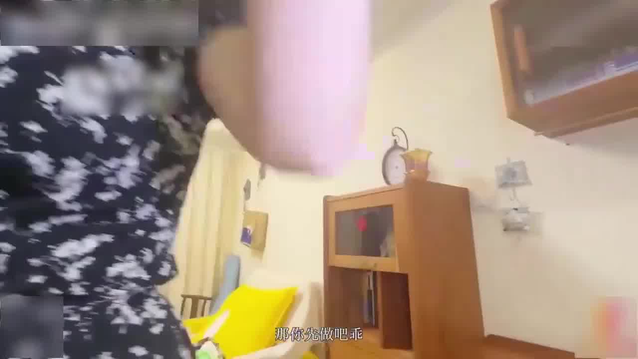  【椰奶淫母】单亲骚妈妈对儿子的性教育，劲爆身材丝跟荡母，肉棒插入湿嫩蜜穴直爽上天，狂艹内射！ 的剧照3