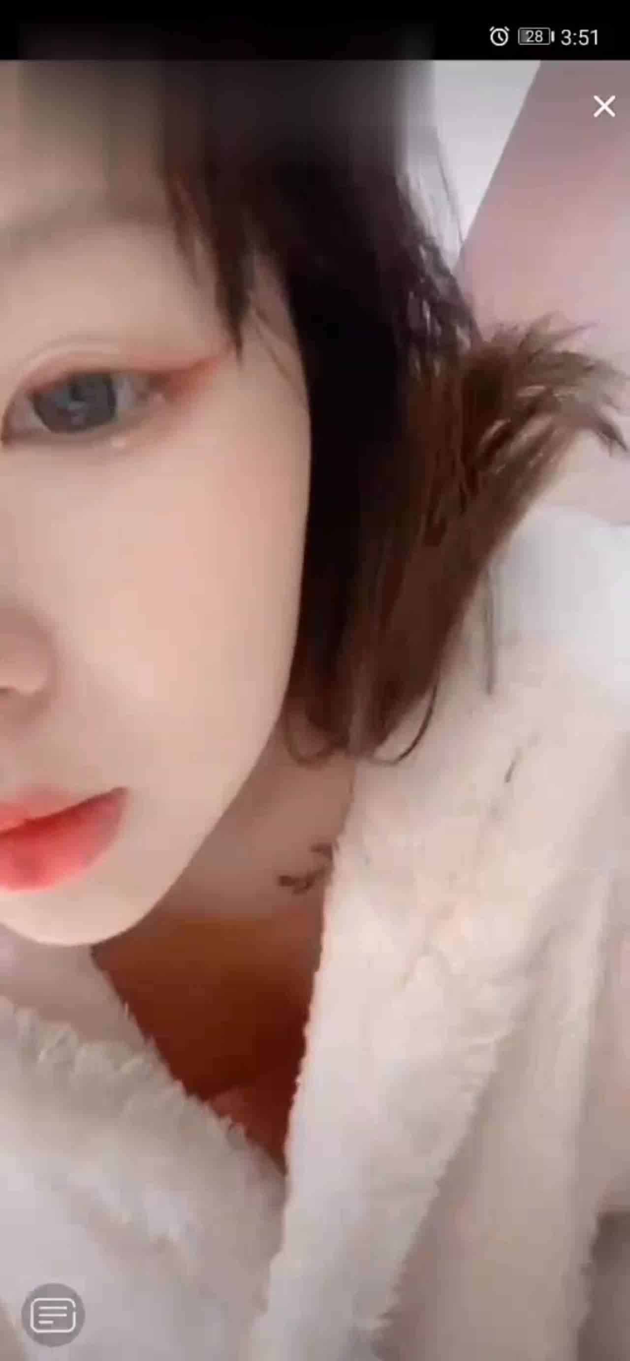  抖音走光系列-粉嫩乳头 的剧照2