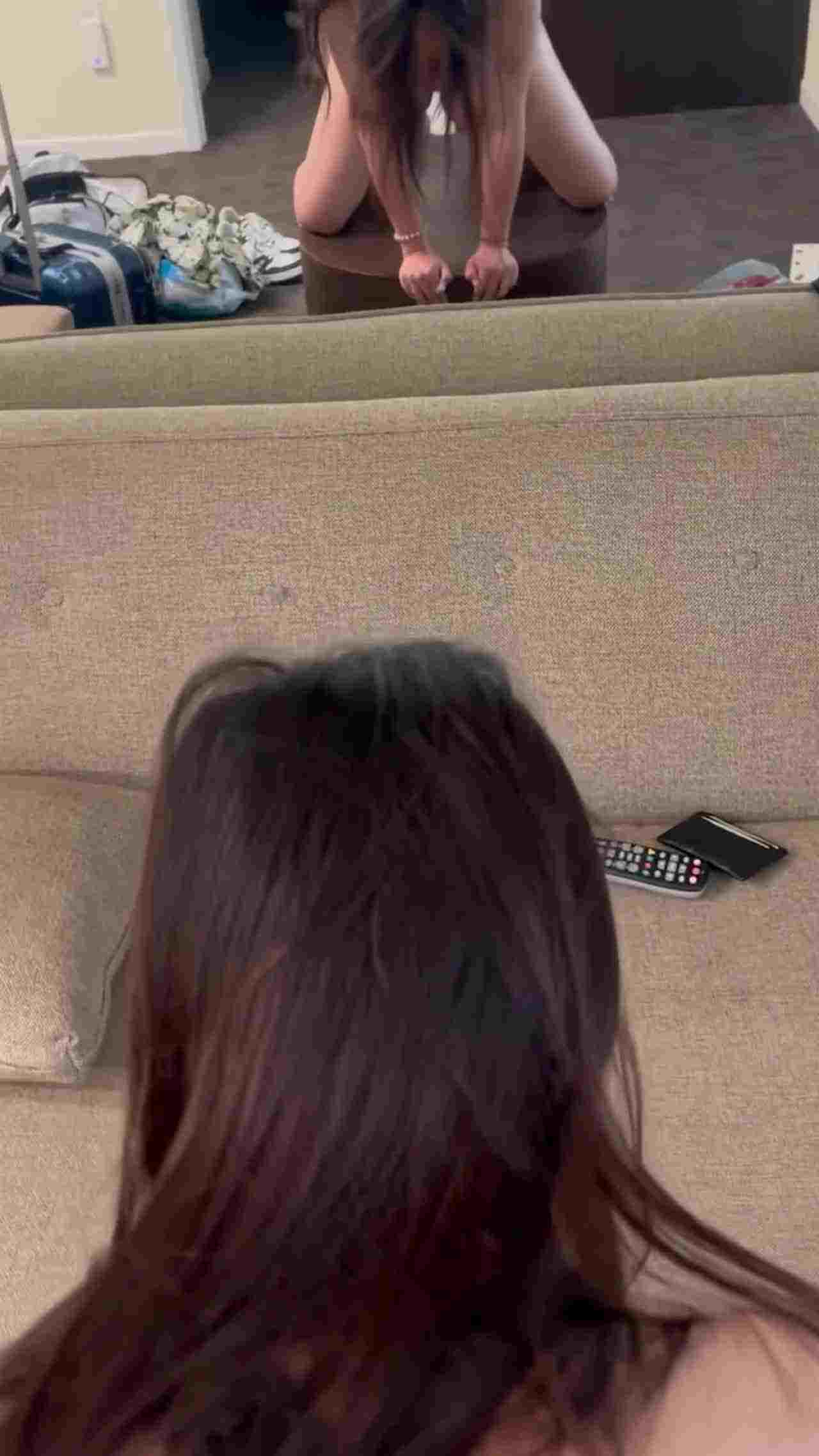  极品大奶E罩杯，跟男友开房先操逼 的剧照2