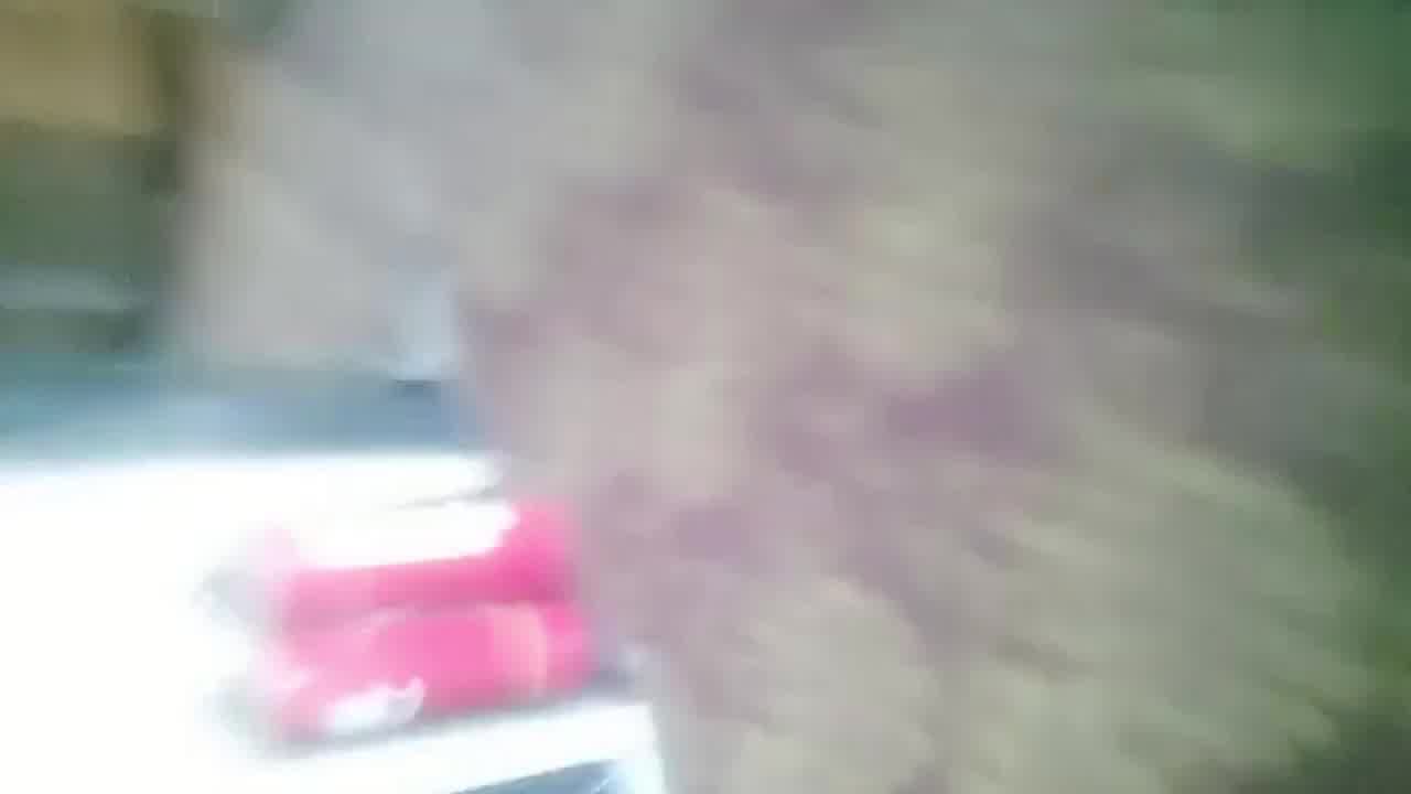  城中村无套爆艹长腿少妇：说你们这些人不带套我好怕，又被无套内射了，舒服。 的剧照6