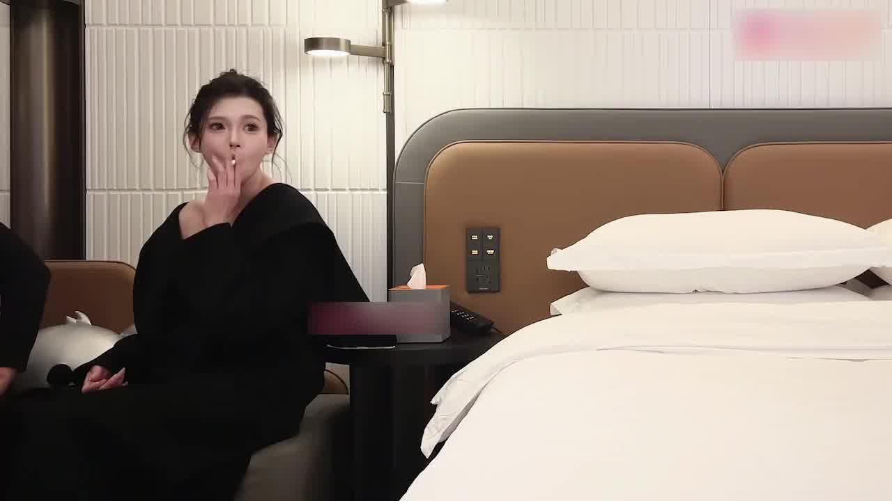  【3k体验王思聪的快乐！神似张予曦的鸡】这长得跟张予曦简直一个模子刻出来啊，只要3k就能约 的剧照10