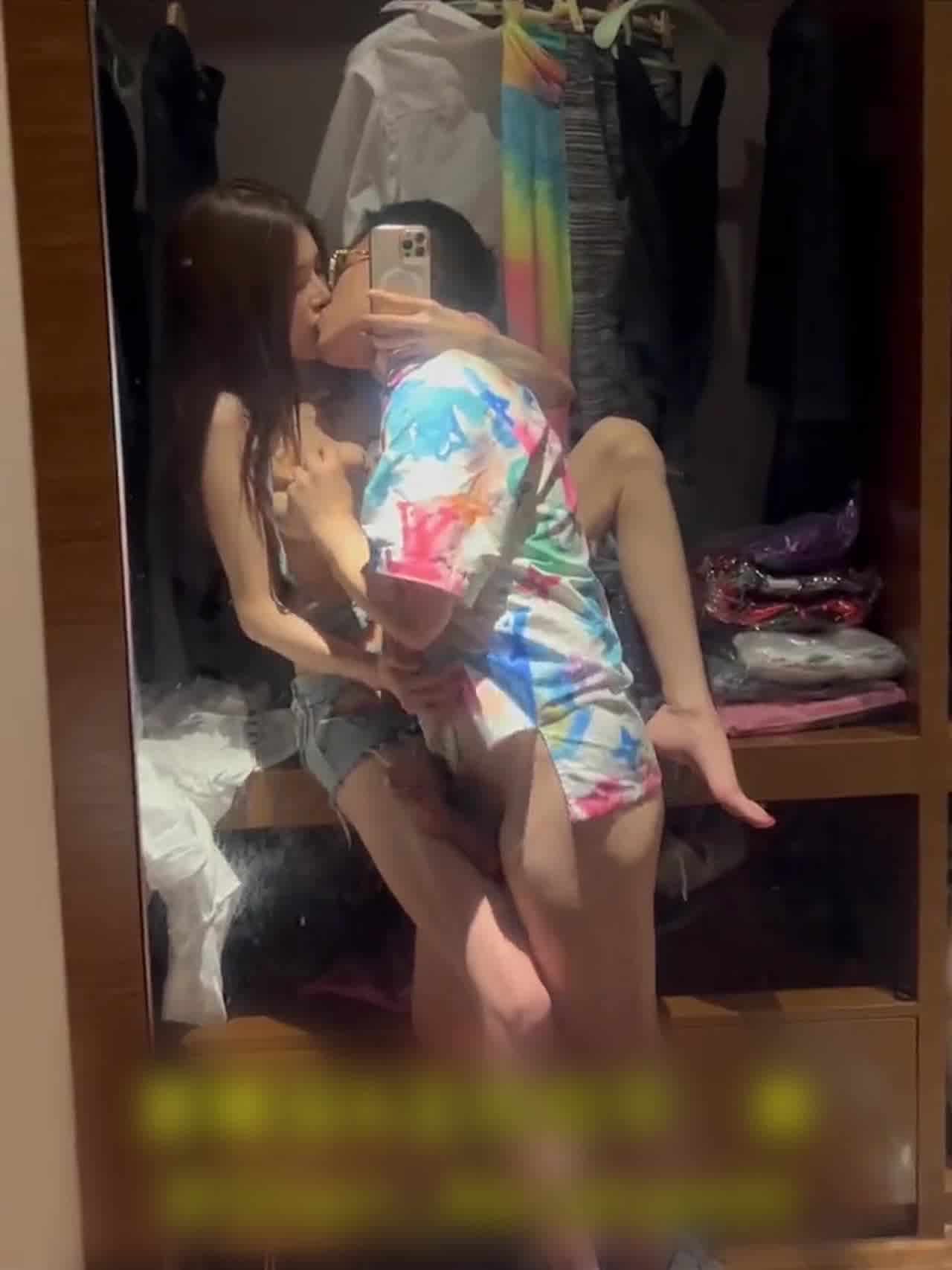  中国首席模特夏羲瑶性爱视频流出 的剧照8