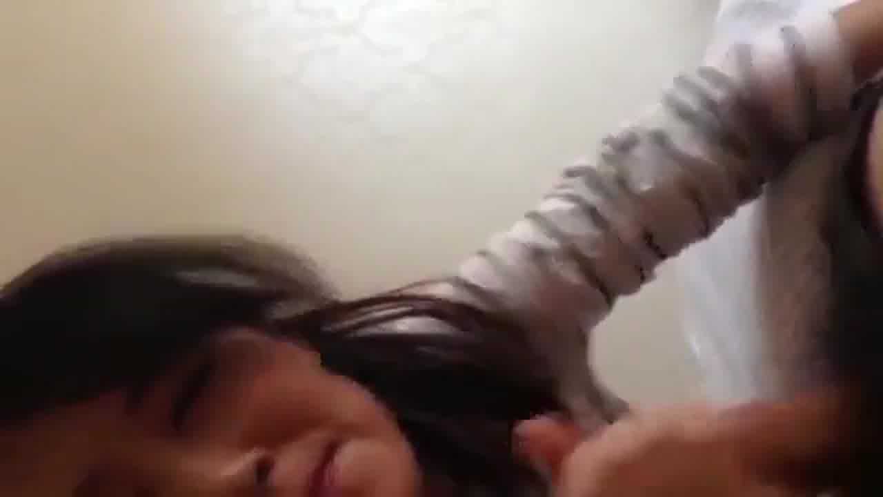  打工夫妻周末在家自拍虽然不漂亮但贵在真实 的剧照3