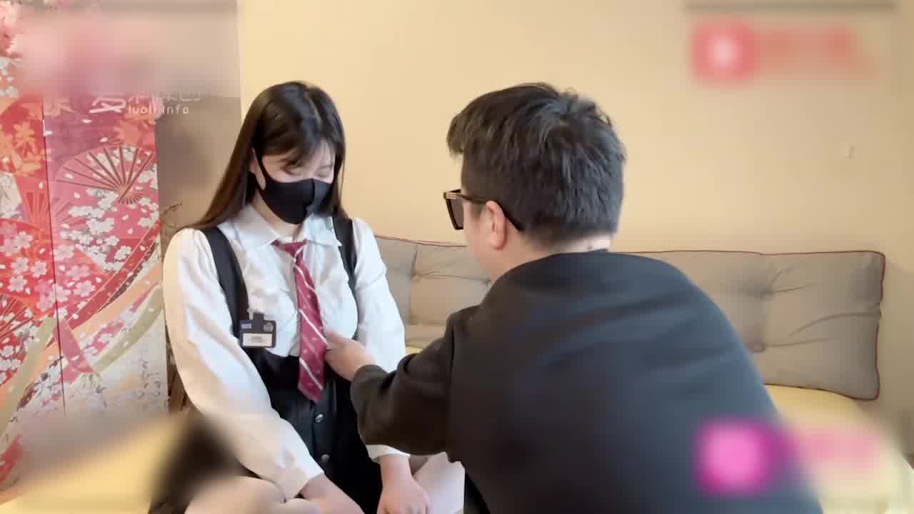  糖心 面试销售被猪头经理潜规则 的剧照6