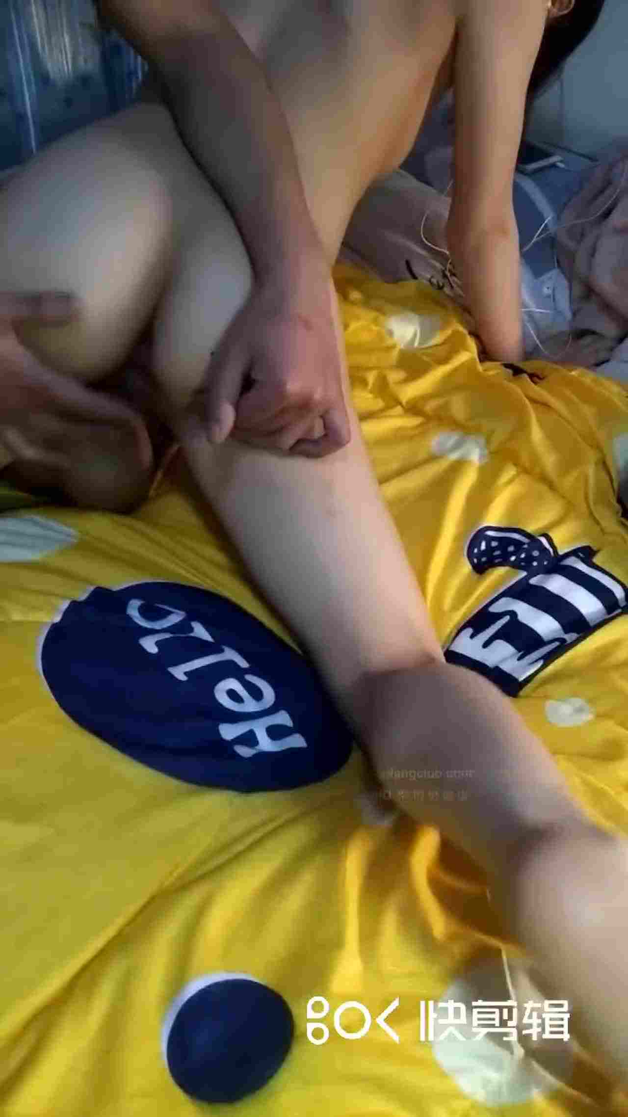  颜值高身材好皮肤白歆，3P呻吟诱人给力 的剧照5