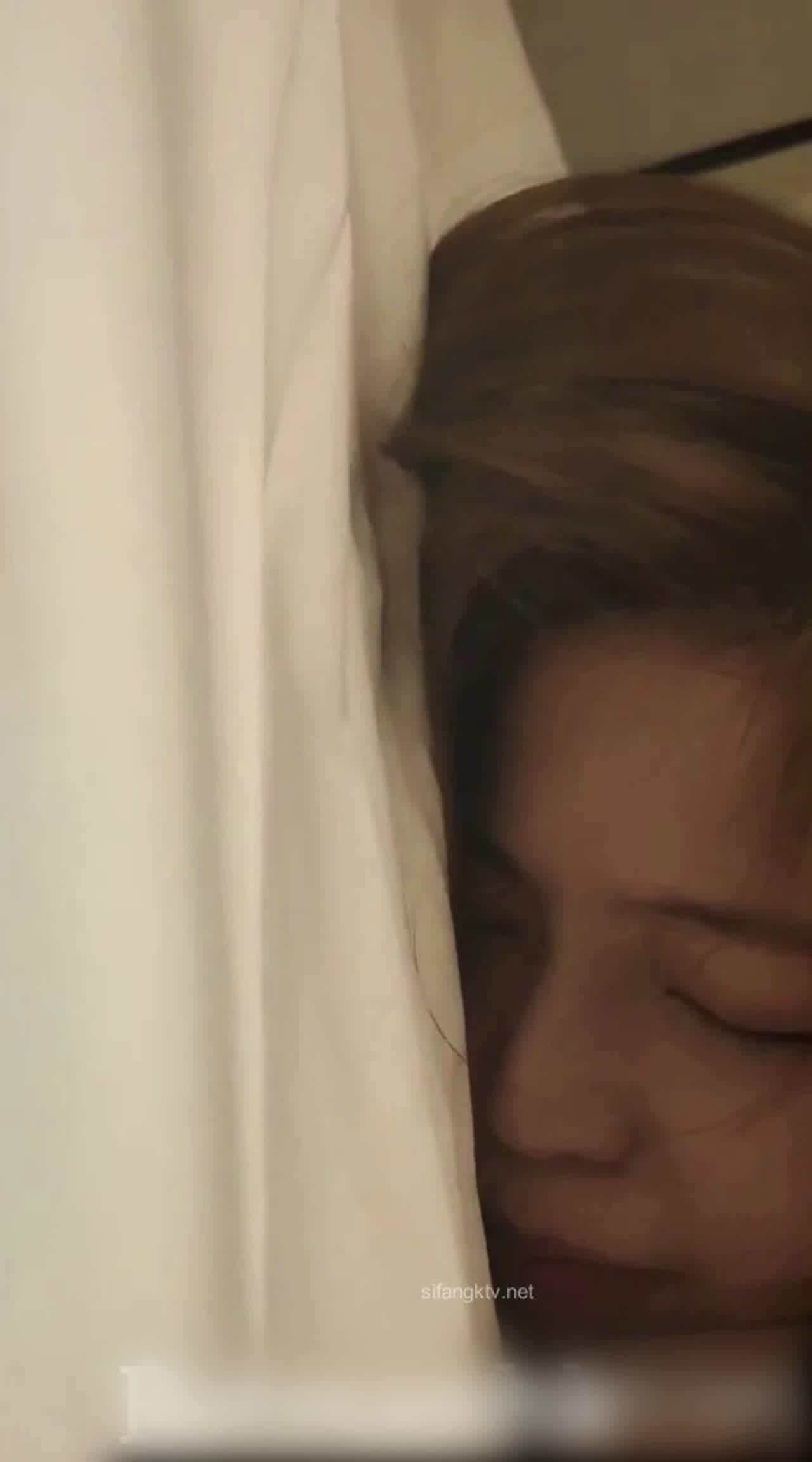  19岁港女宠物美容师小猫激战影片流出 的剧照5