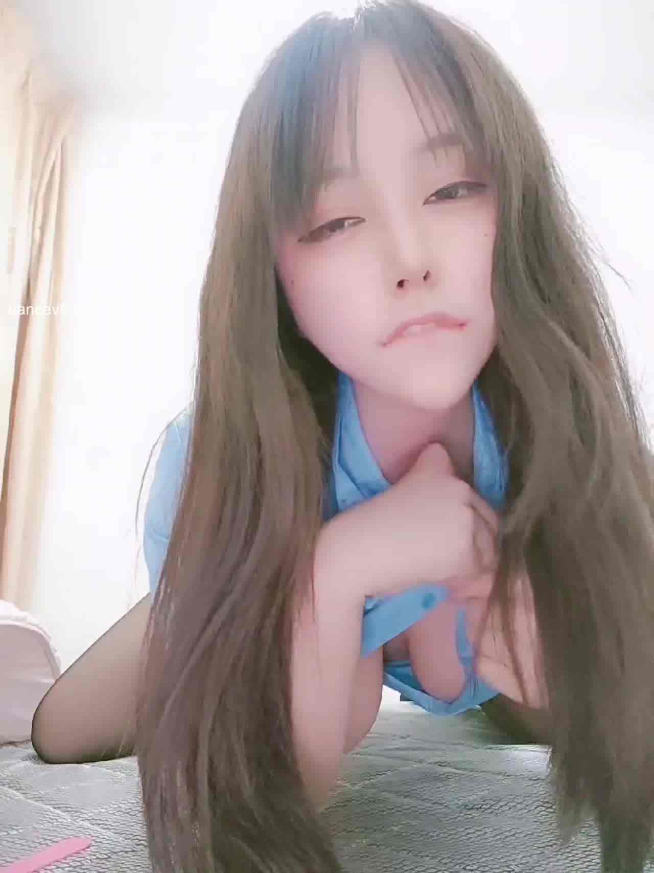  极品警花妹妹自摸白晰巨乳嫩逼肛塞小野猫 的剧照6