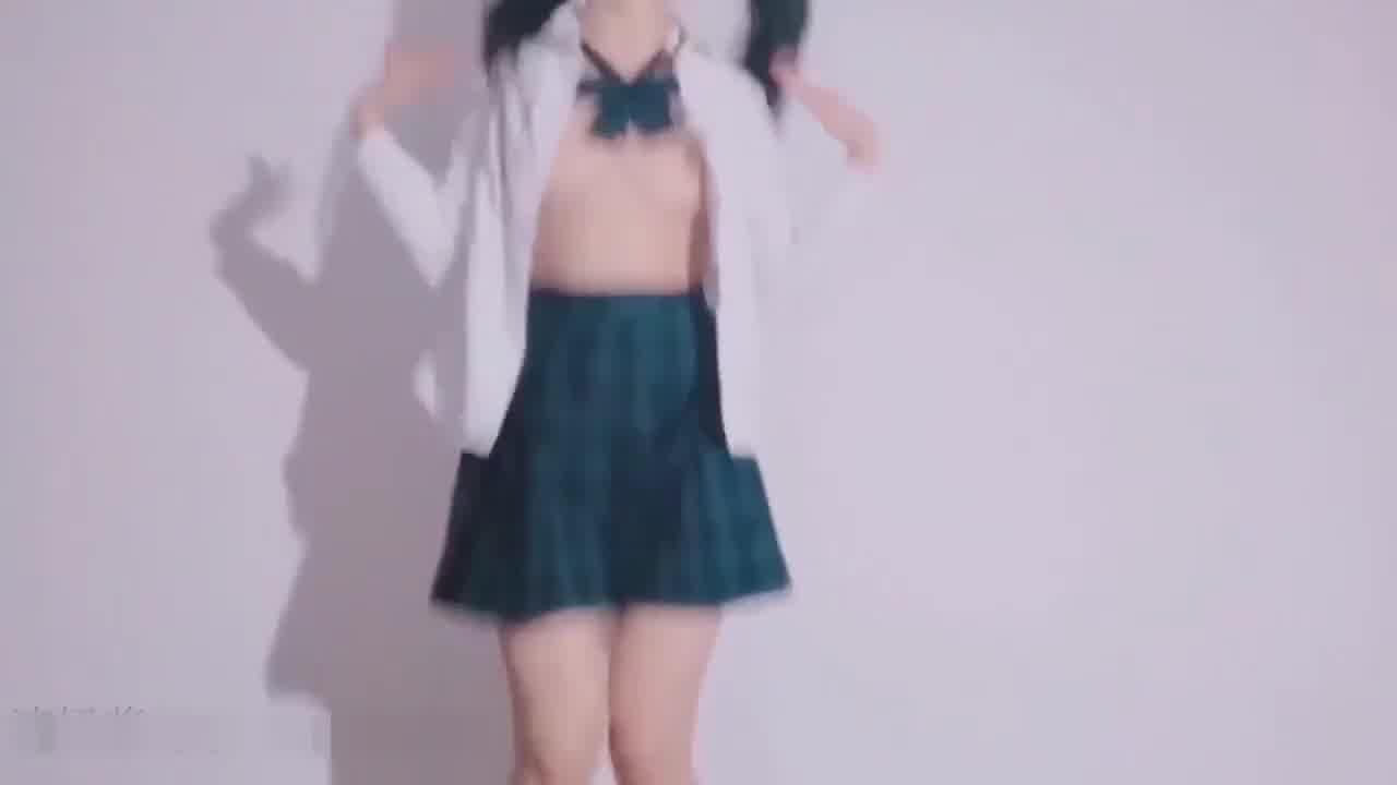  可爱双马尾萝莉淡奶酱r18宅舞，新人福利姬请多多支持~ 的剧照3