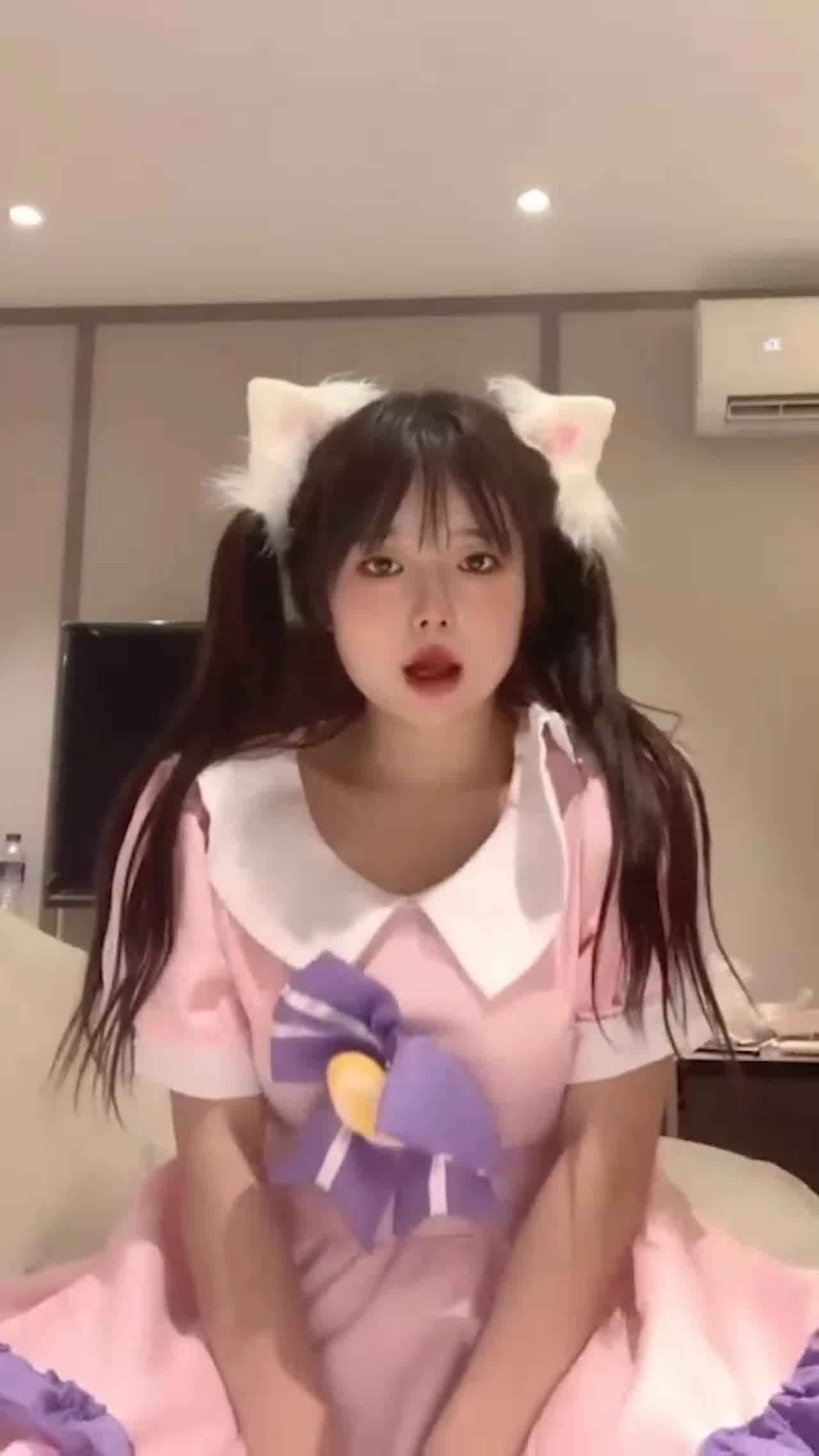  F奶小狐狸双马尾俏皮小萝莉一线天无毛鲍鱼自扣高潮出水 的剧照8