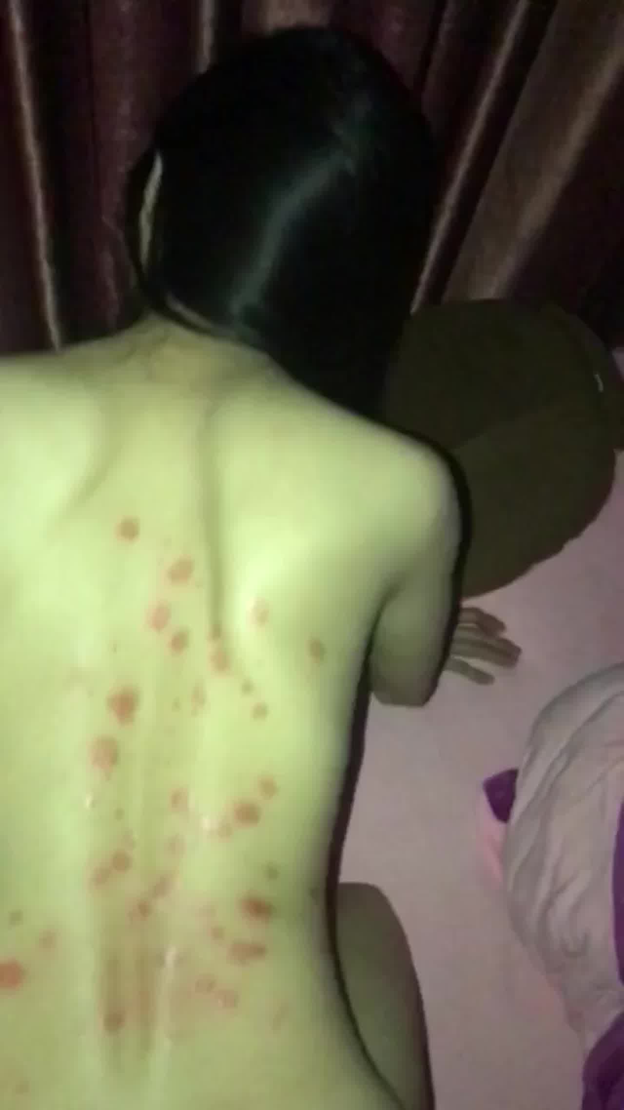  弟弟在隔壁玩电脑…不敢出声的滴蜡 的剧照1