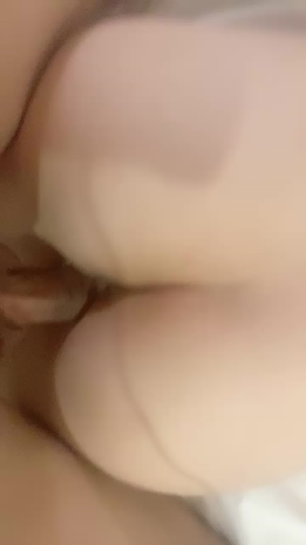  吊钟乳女友软软的奶子捏起来爽死了，后入上位骑乘道具自慰出水很想舔她的美鲍第二部 的剧照1