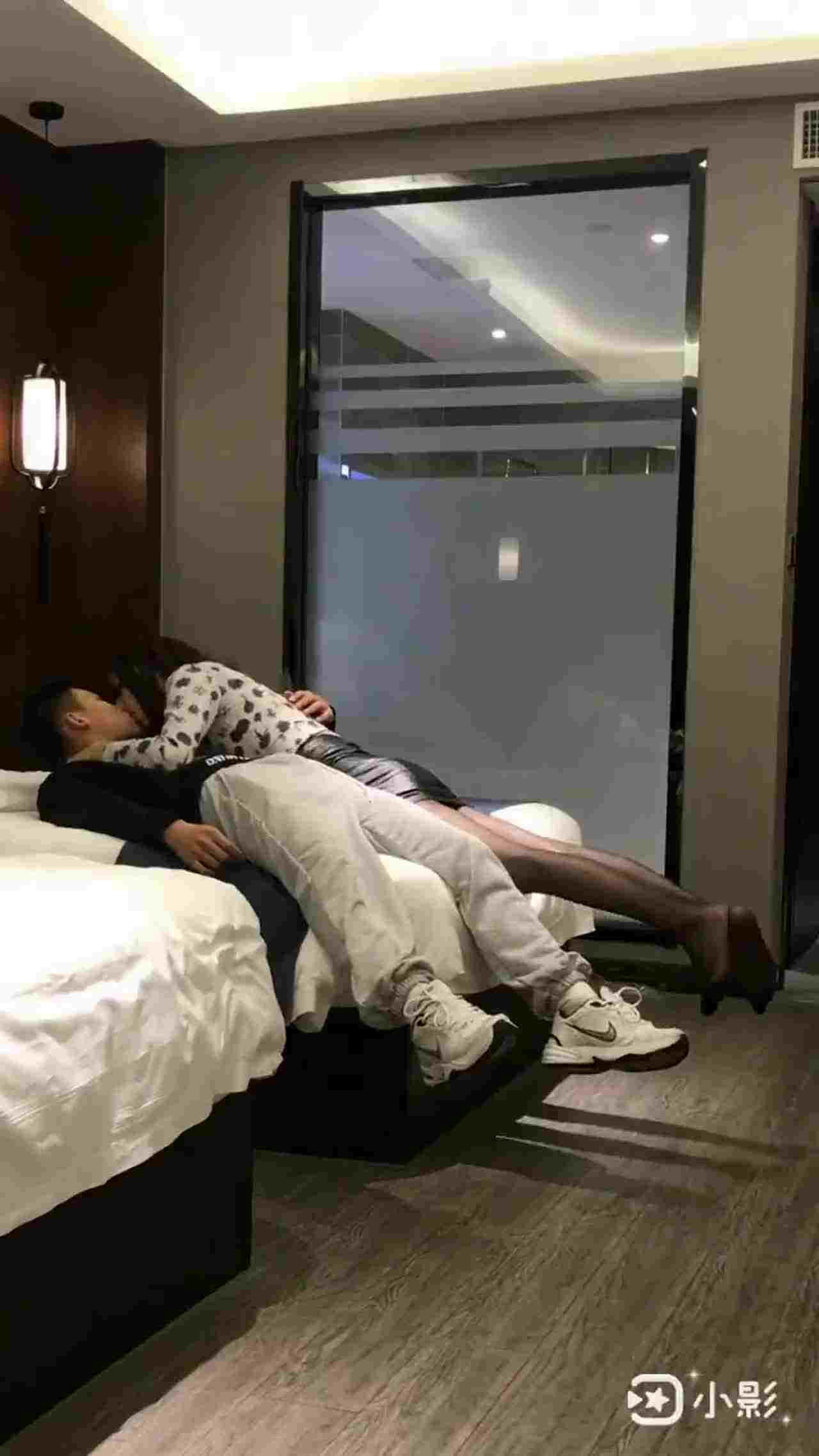  酒店榨精魔用嘴吸干你 的剧照10