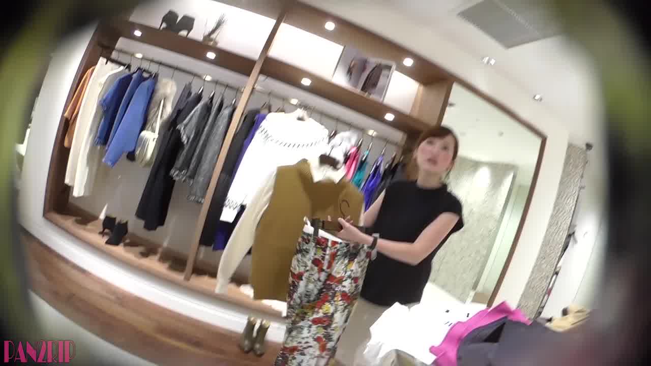  【偷拍裙底系列】神人偷拍01 的剧照1