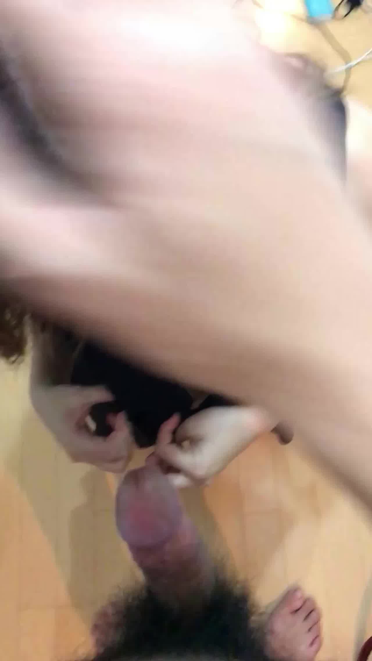  风骚女神舔鸡巴 的剧照5